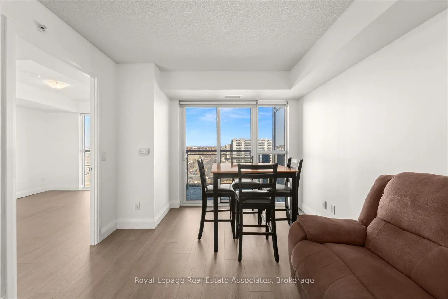 30 Meadowglen Place, #1106