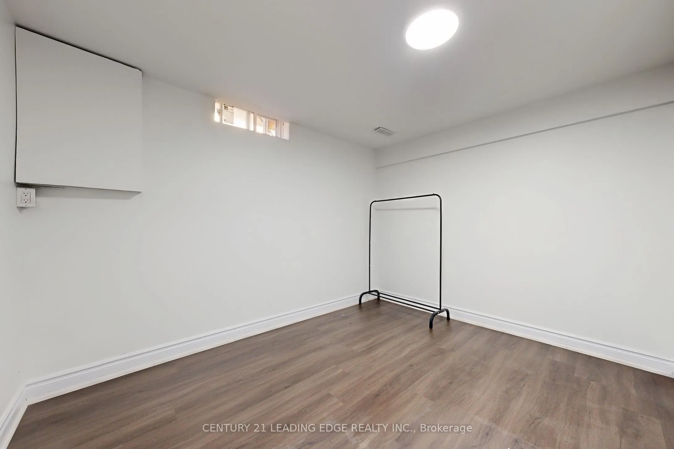 28 Longsword Drive