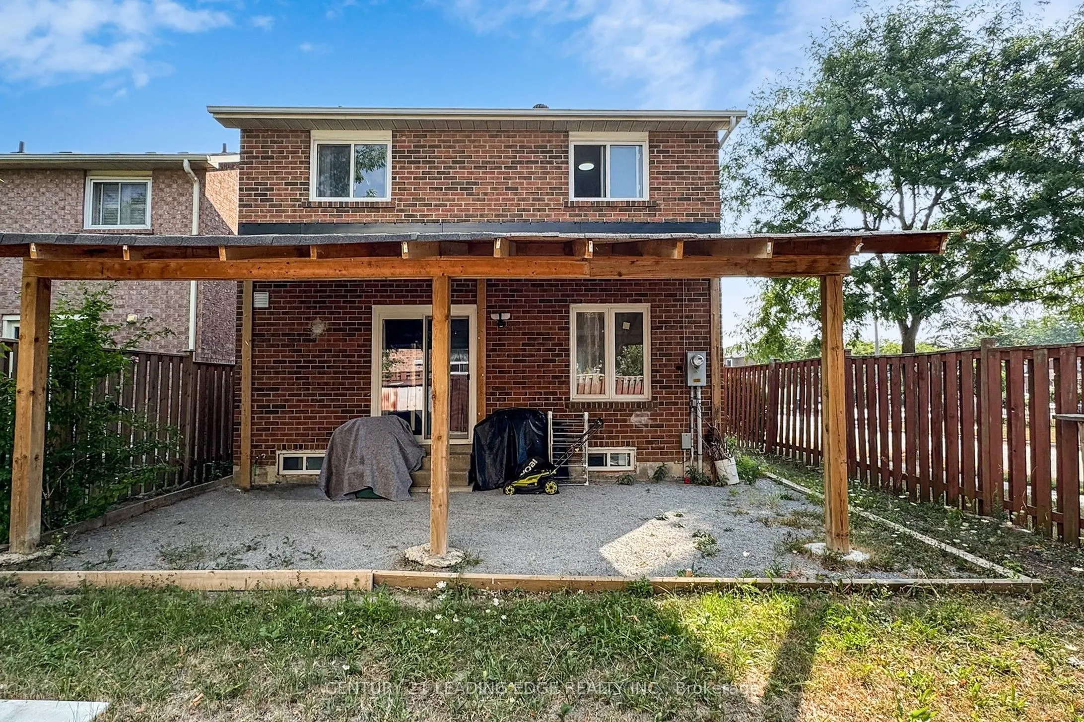 28 Longsword Drive