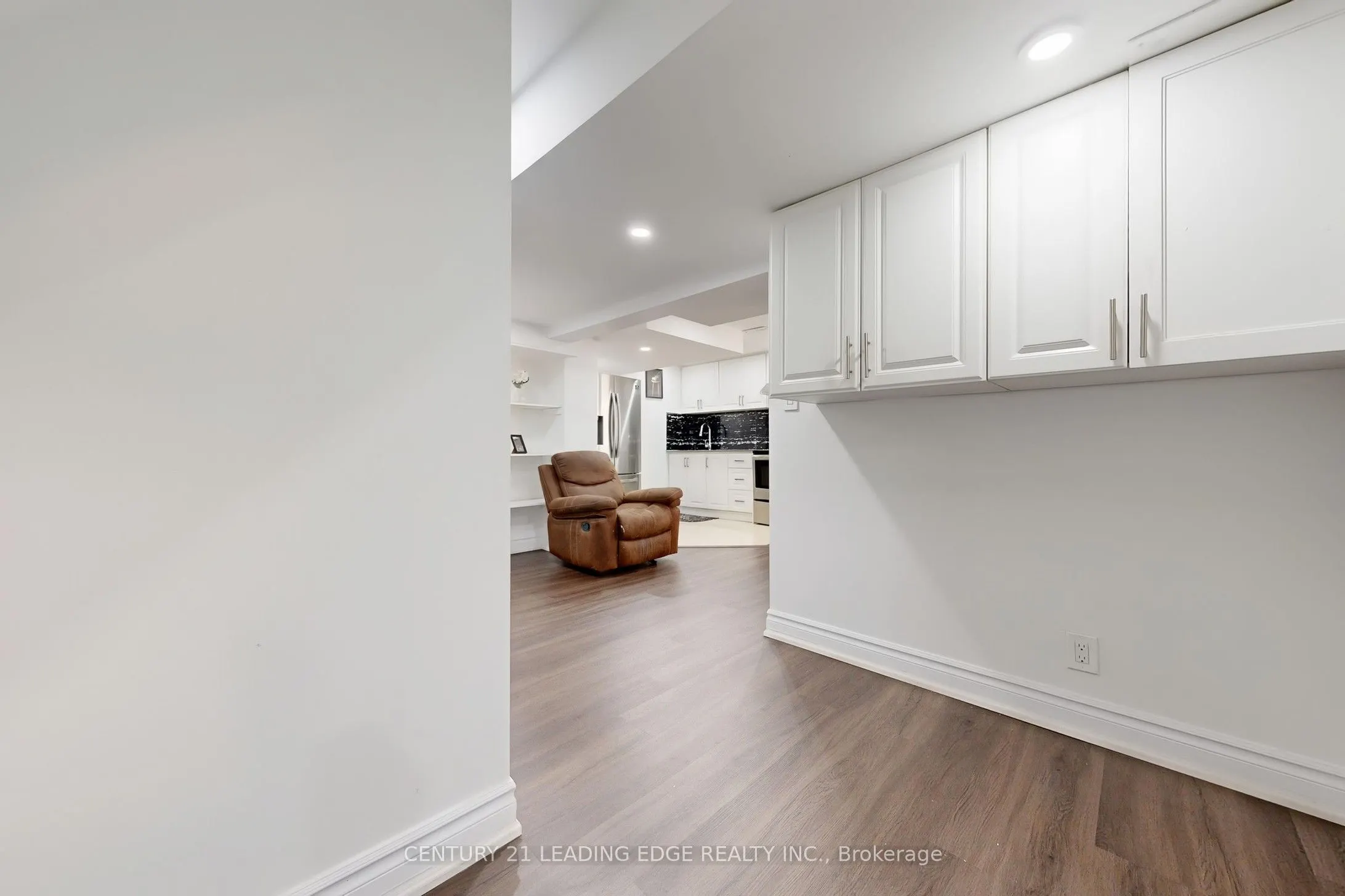 28 Longsword Drive