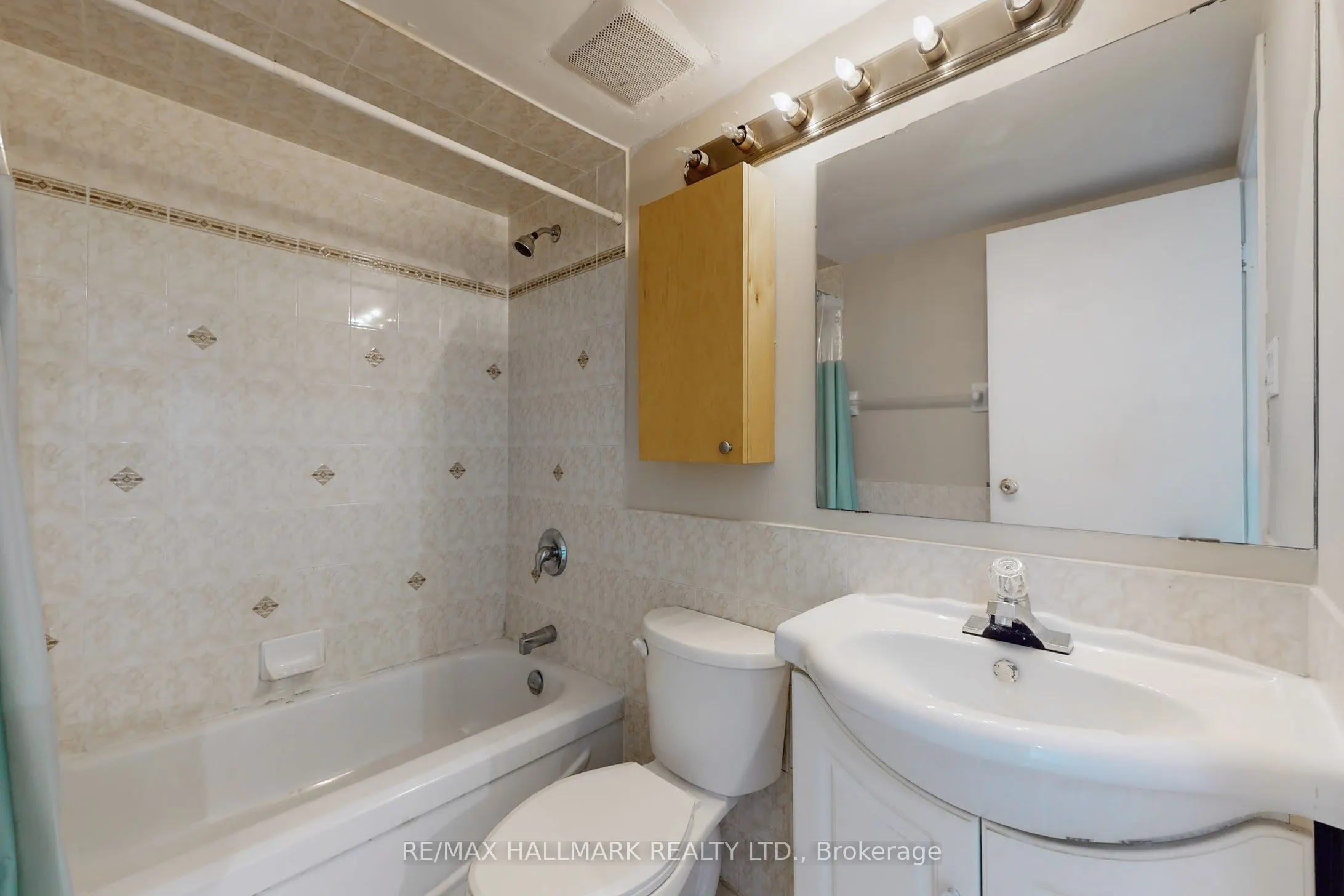 39 Kimbercroft Court, #411