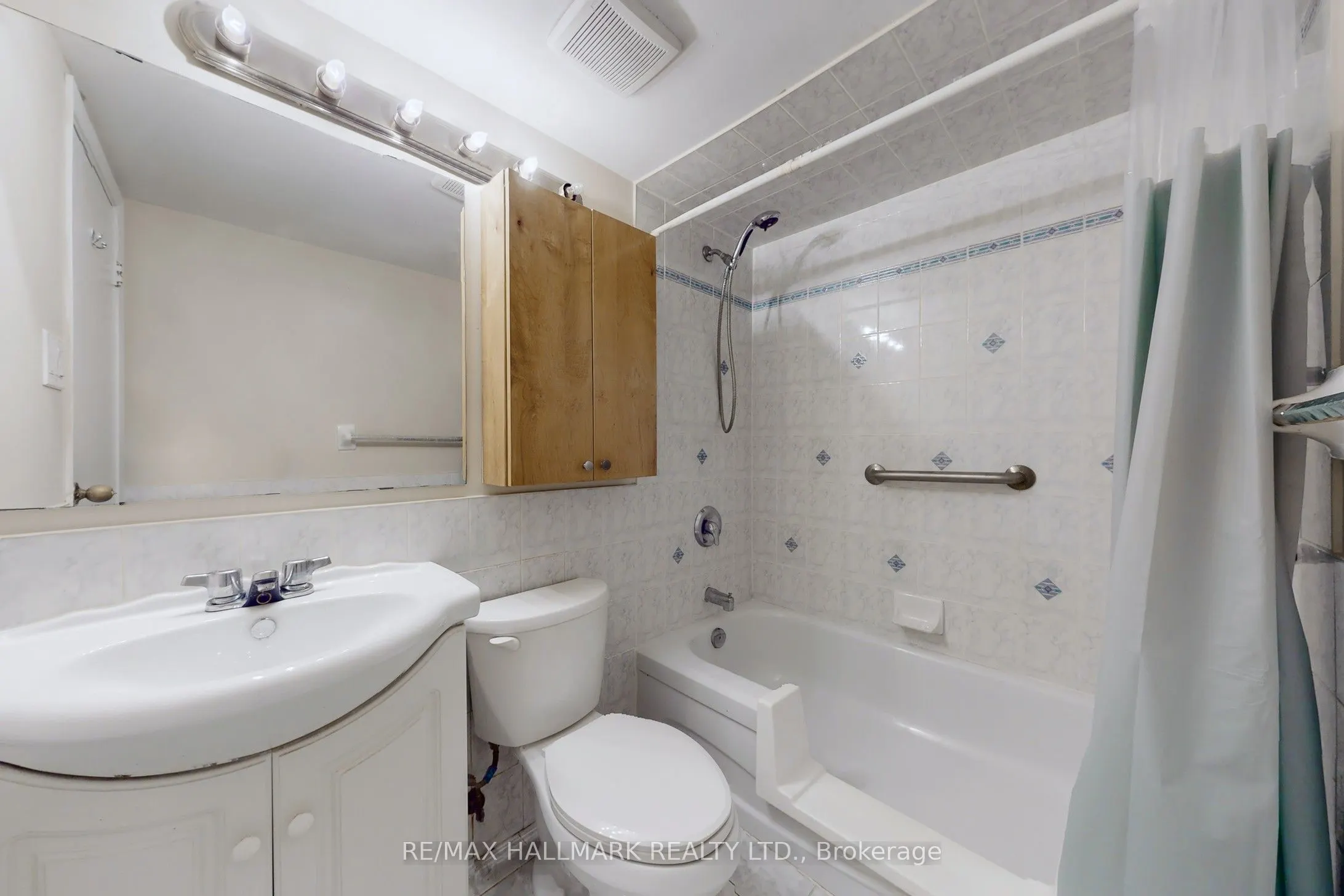 39 Kimbercroft Court, #411