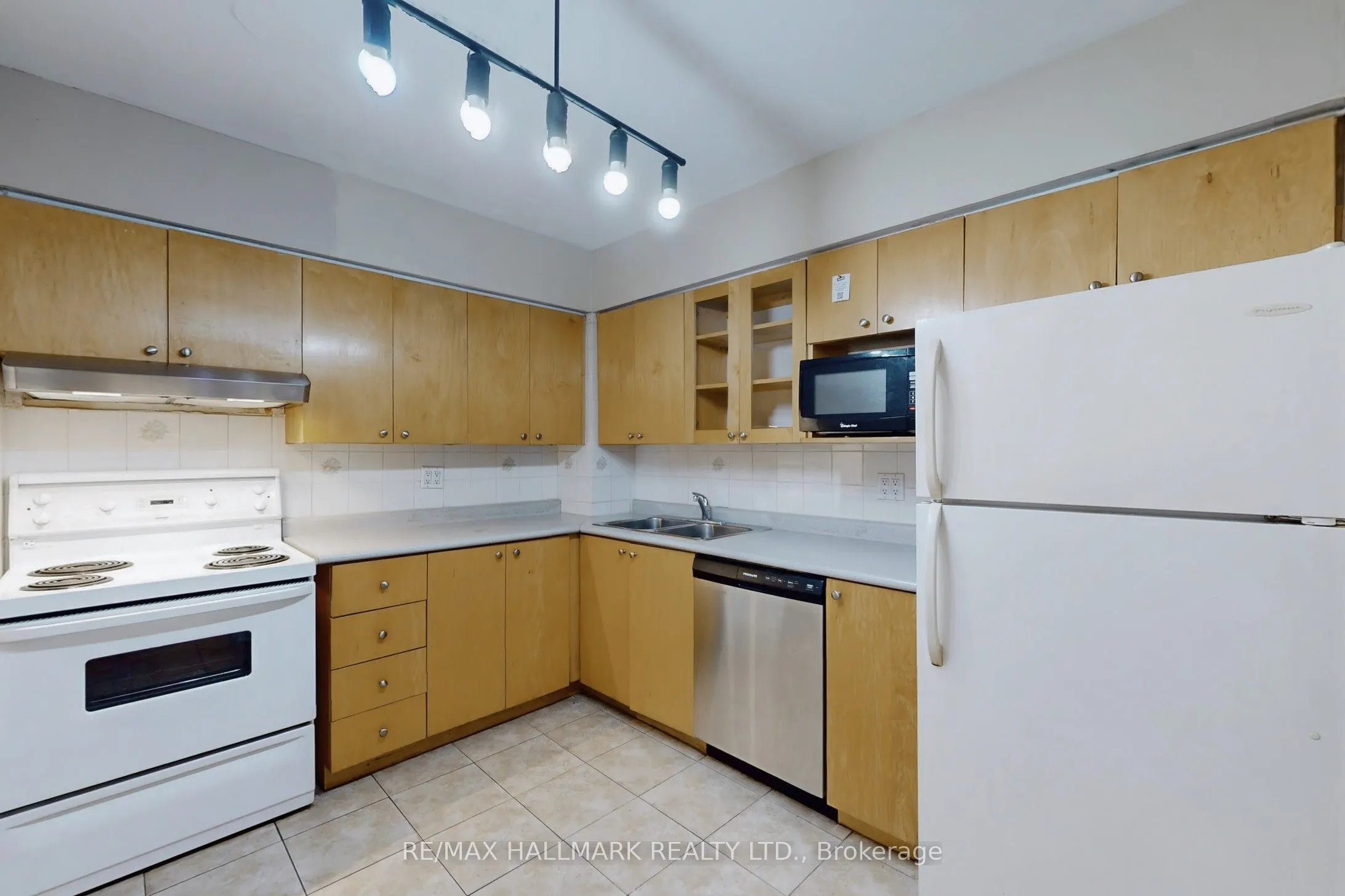 39 Kimbercroft Court, #411