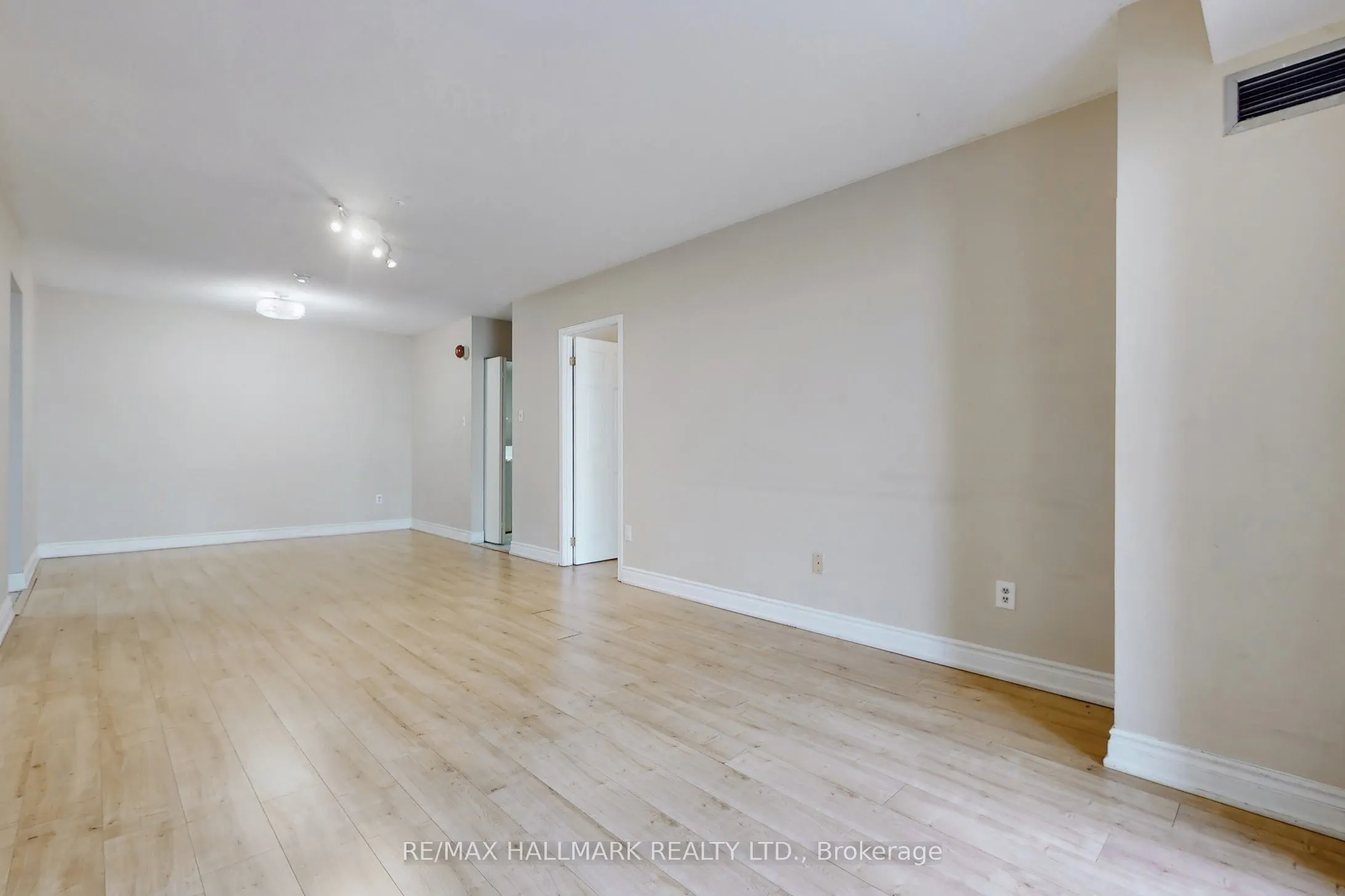 39 Kimbercroft Court, #411