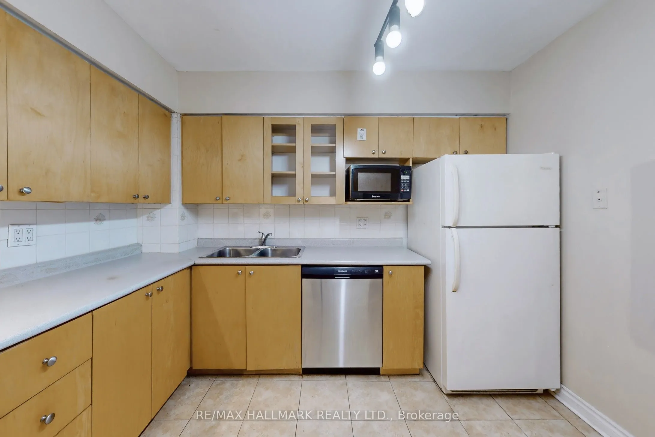 39 Kimbercroft Court, #411