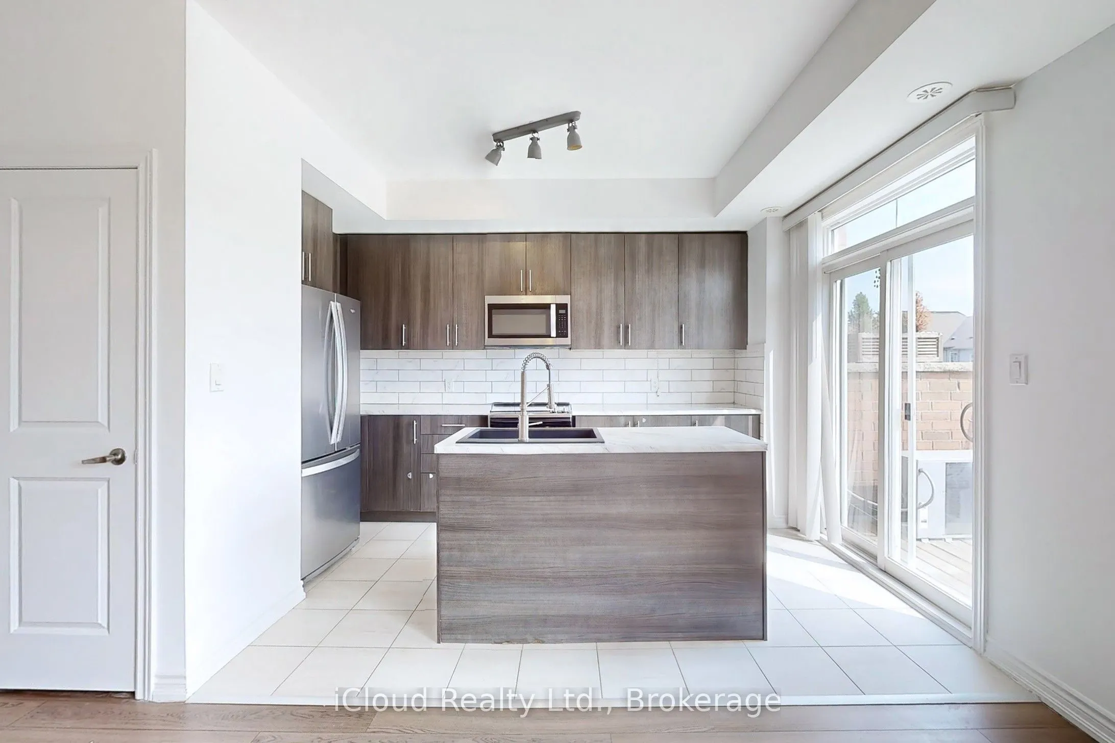 2730 William Jackson Drive, #8