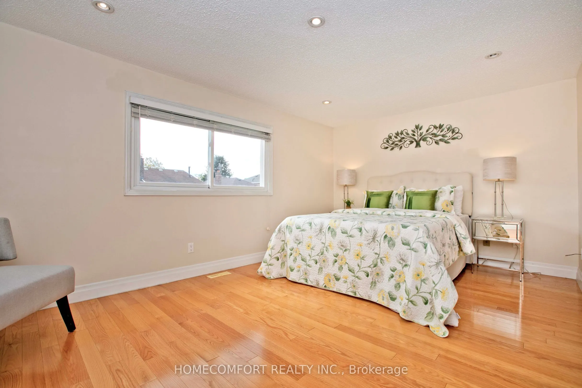 100 Nettlecreek Crescent
