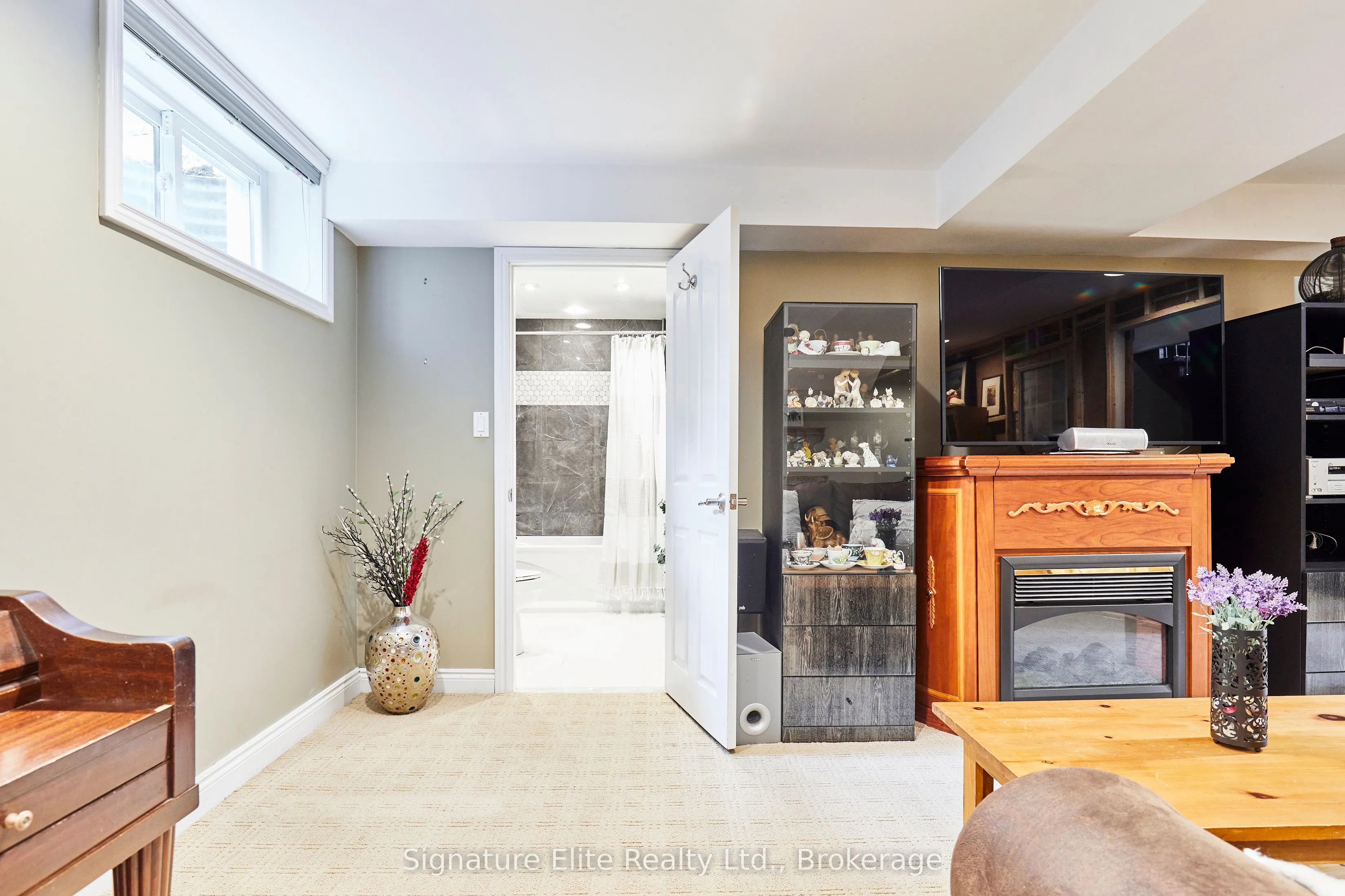 121 Meadow Crescent