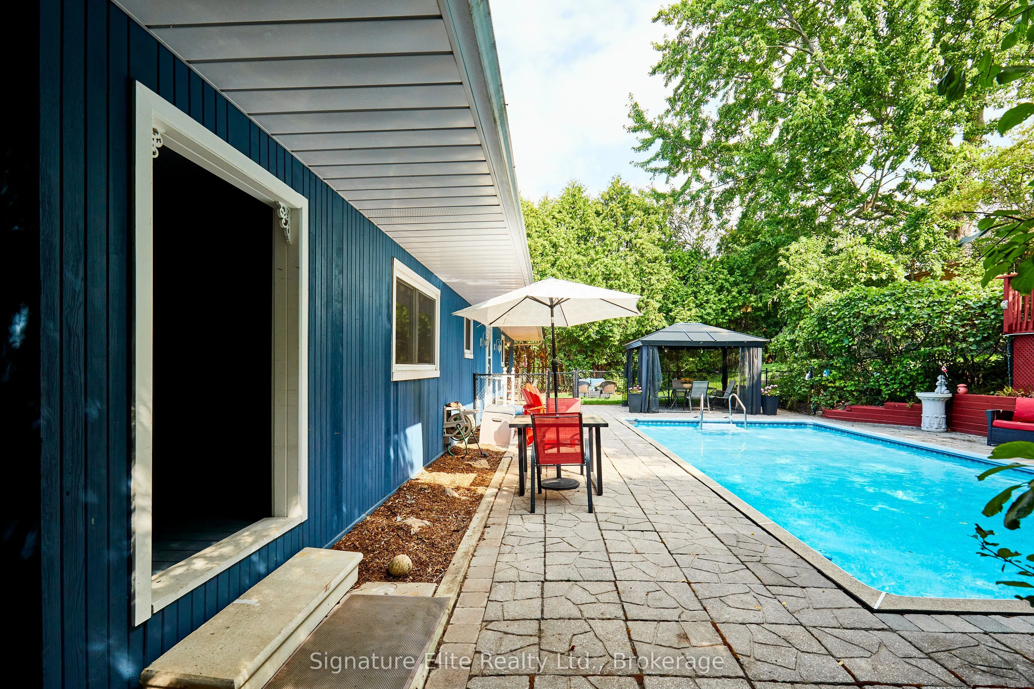 121 Meadow Crescent