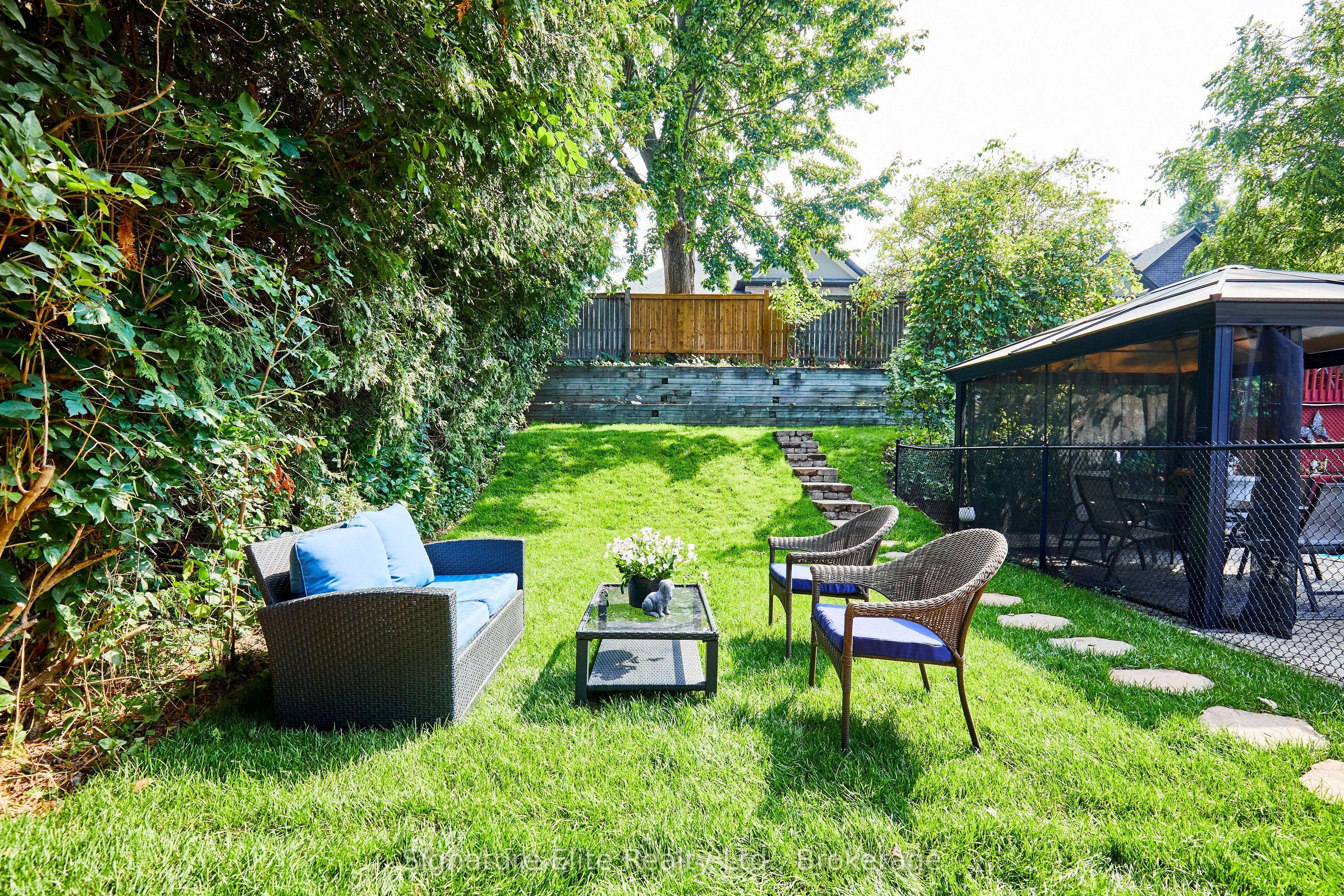 121 Meadow Crescent