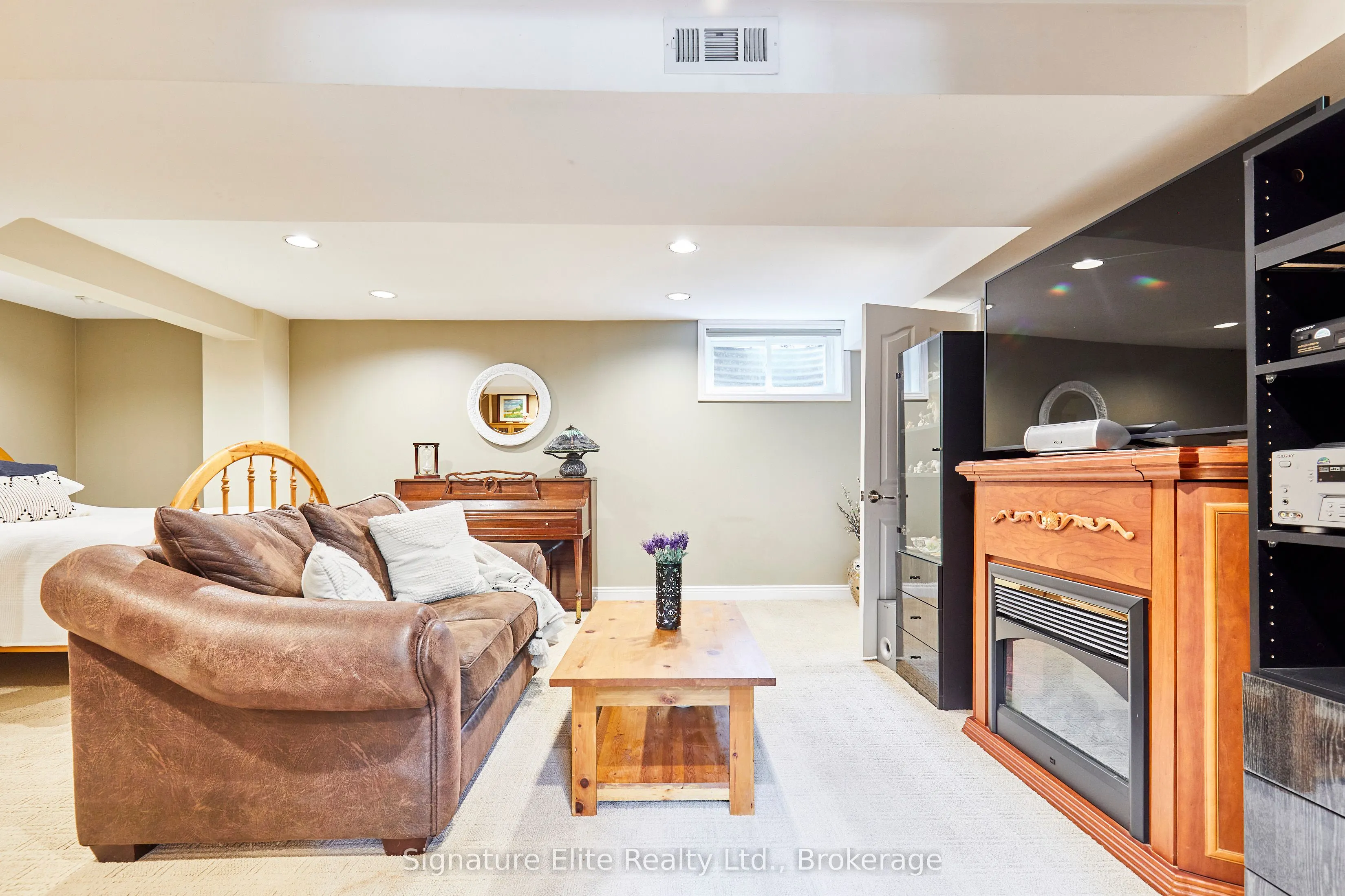 121 Meadow Crescent