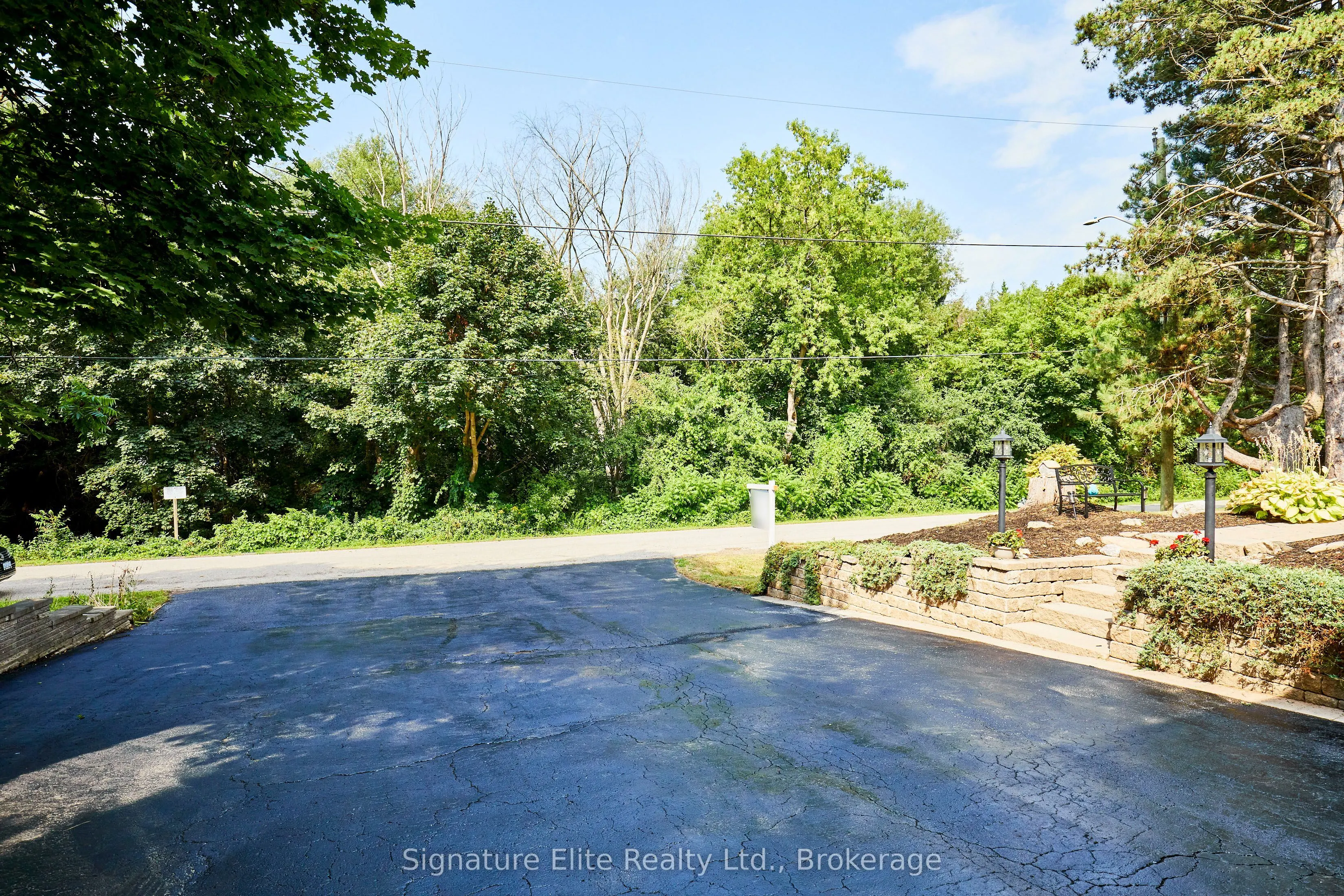 121 Meadow Crescent