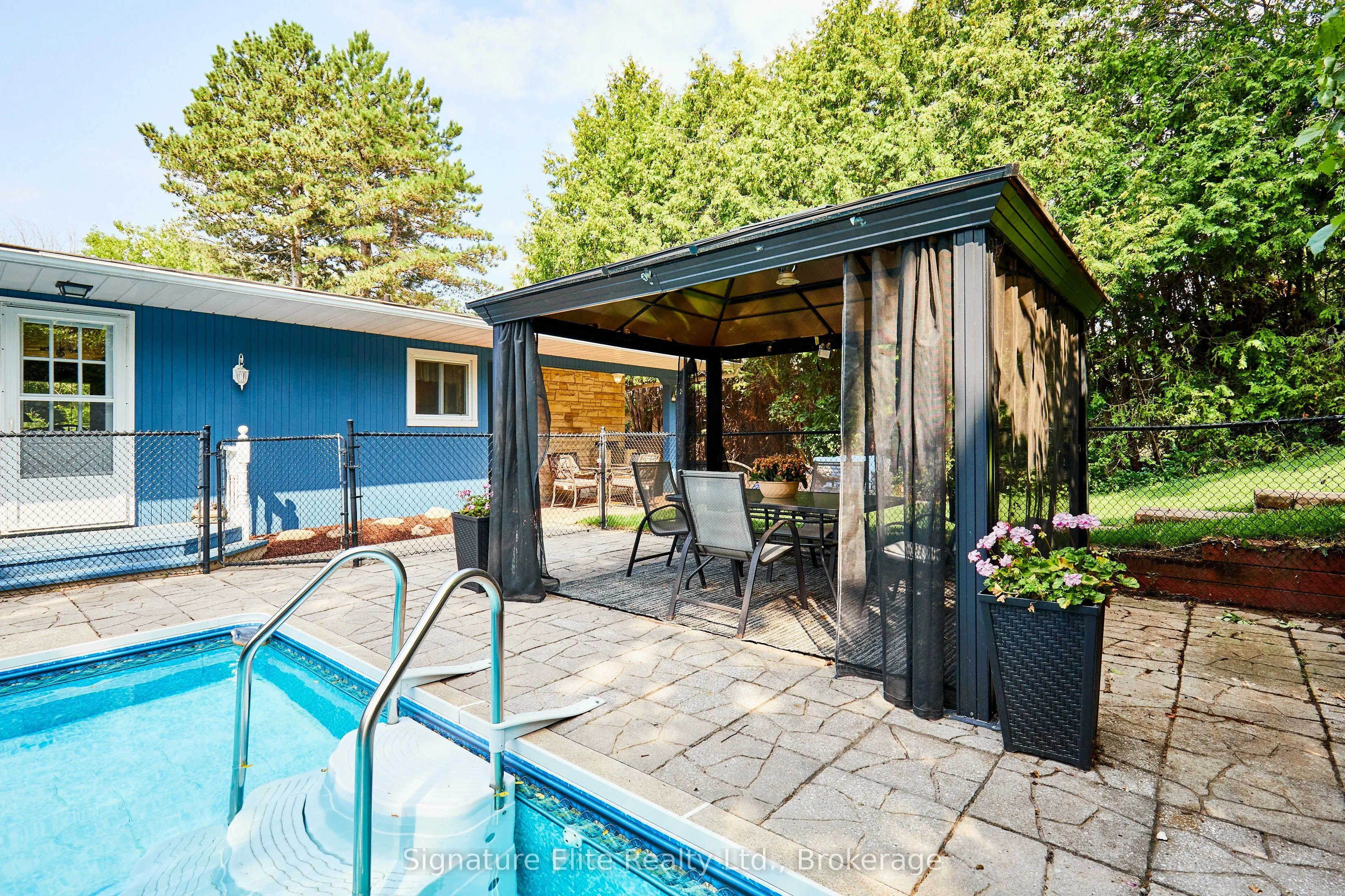 121 Meadow Crescent