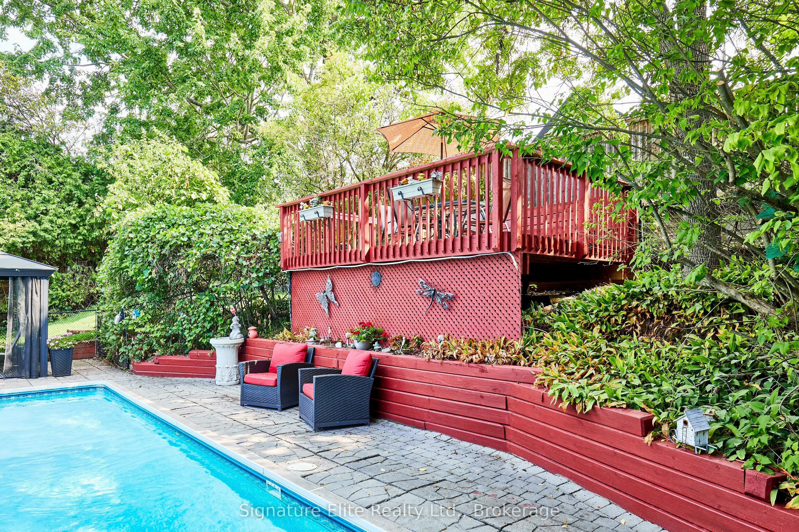121 Meadow Crescent