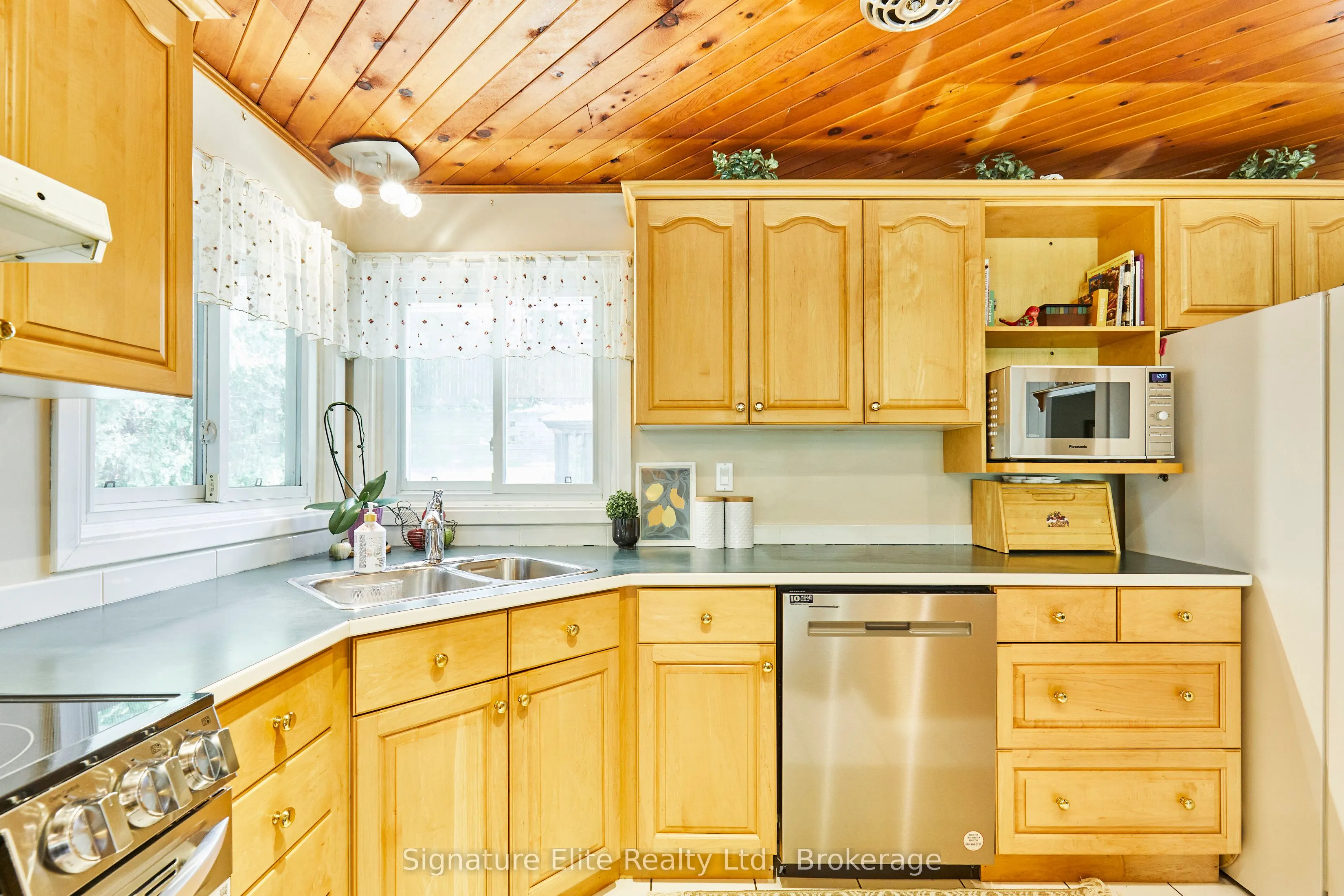121 Meadow Crescent
