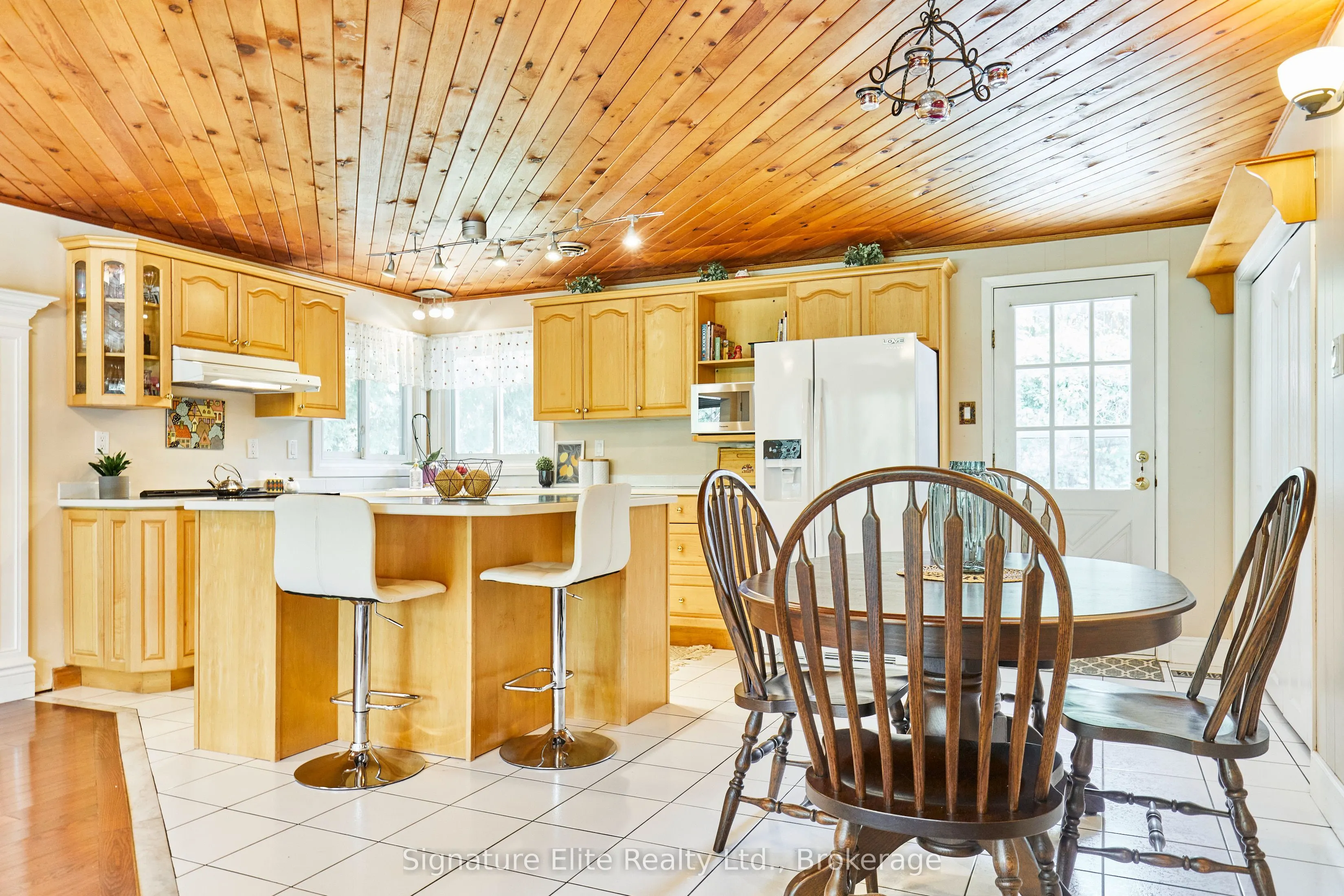 121 Meadow Crescent