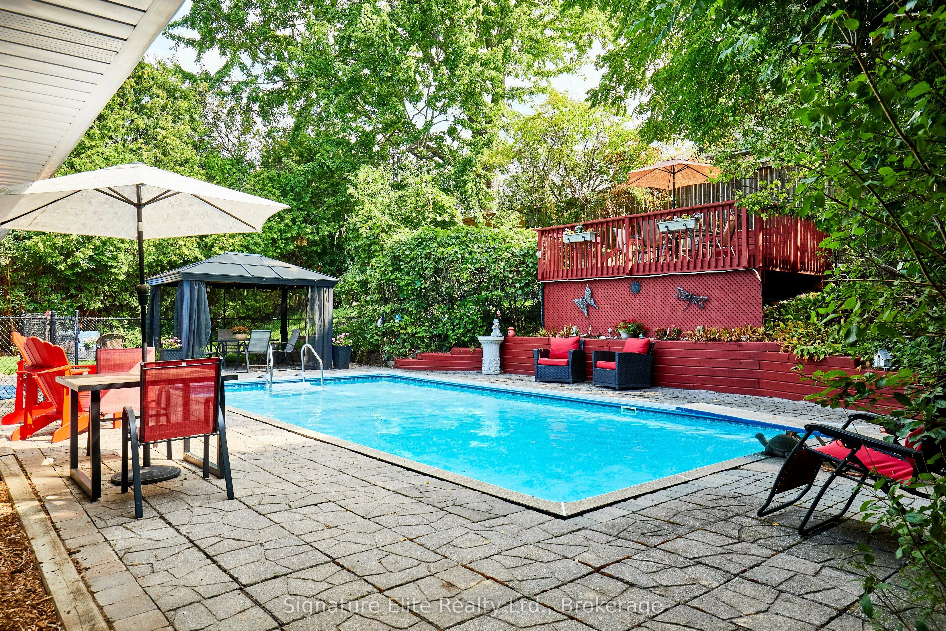 121 Meadow Crescent