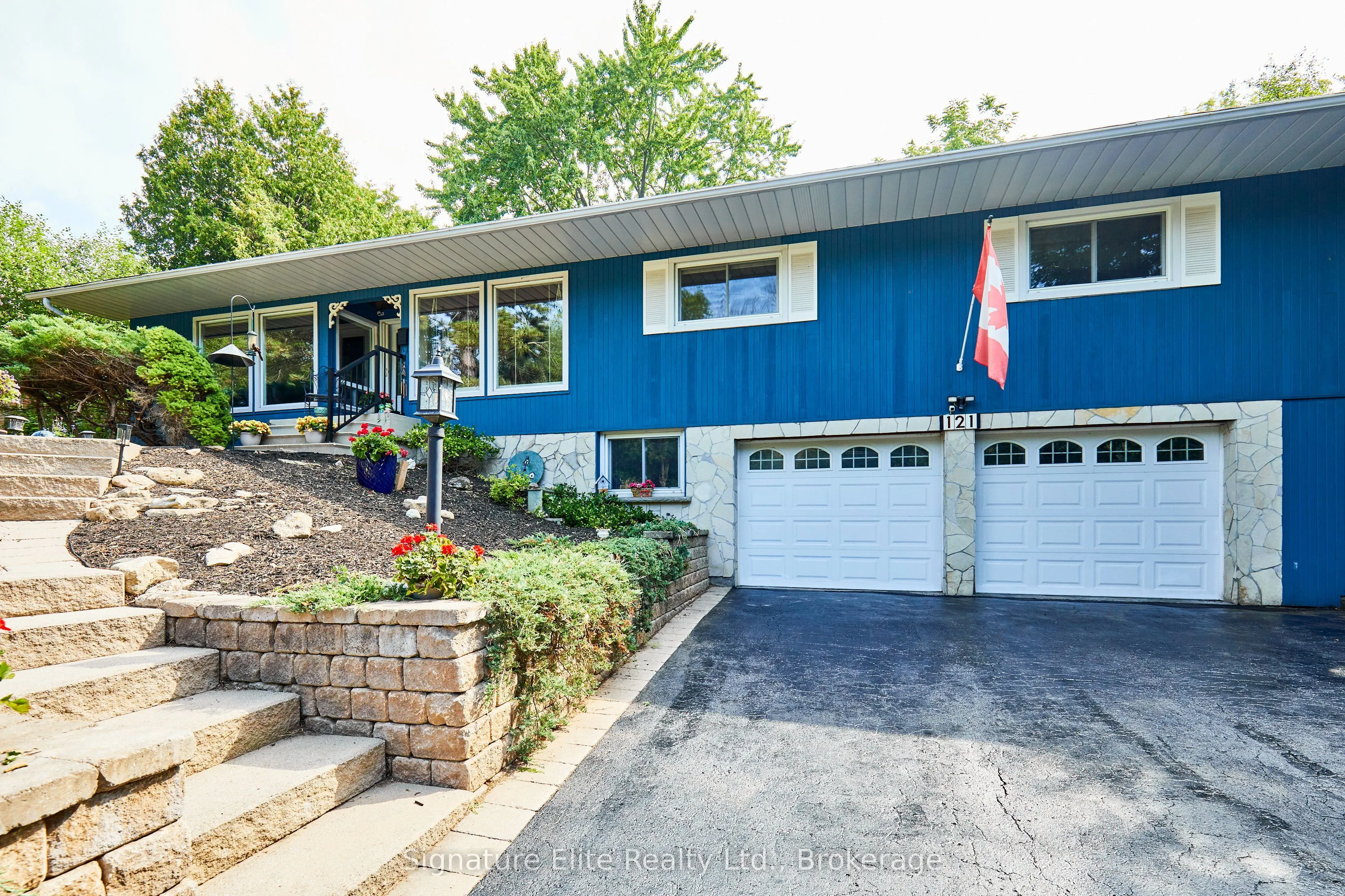 121 Meadow Crescent