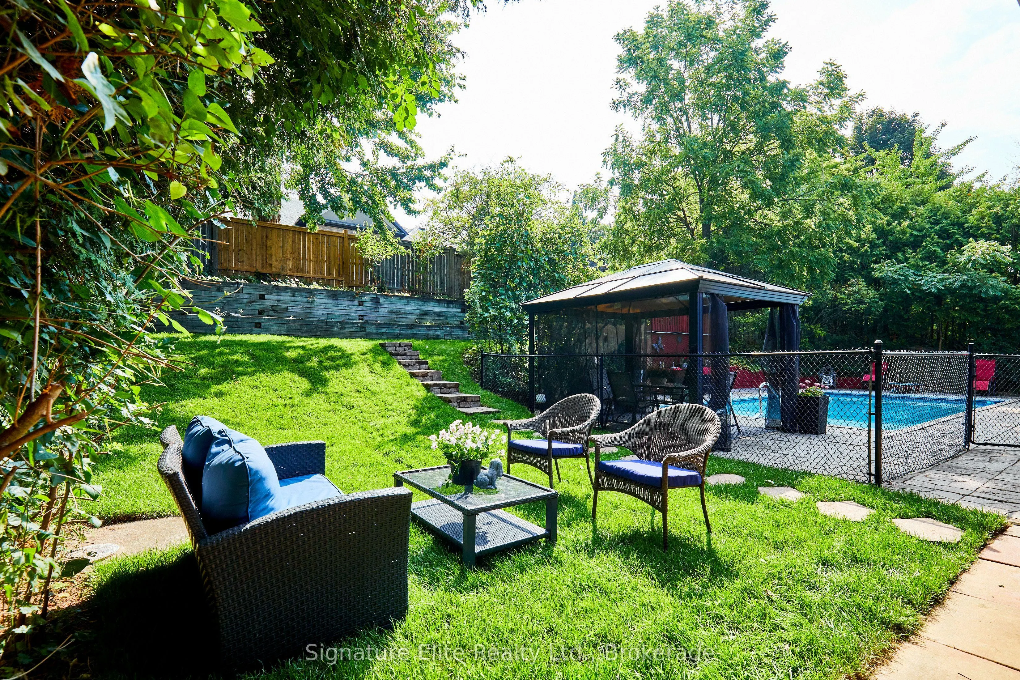 121 Meadow Crescent