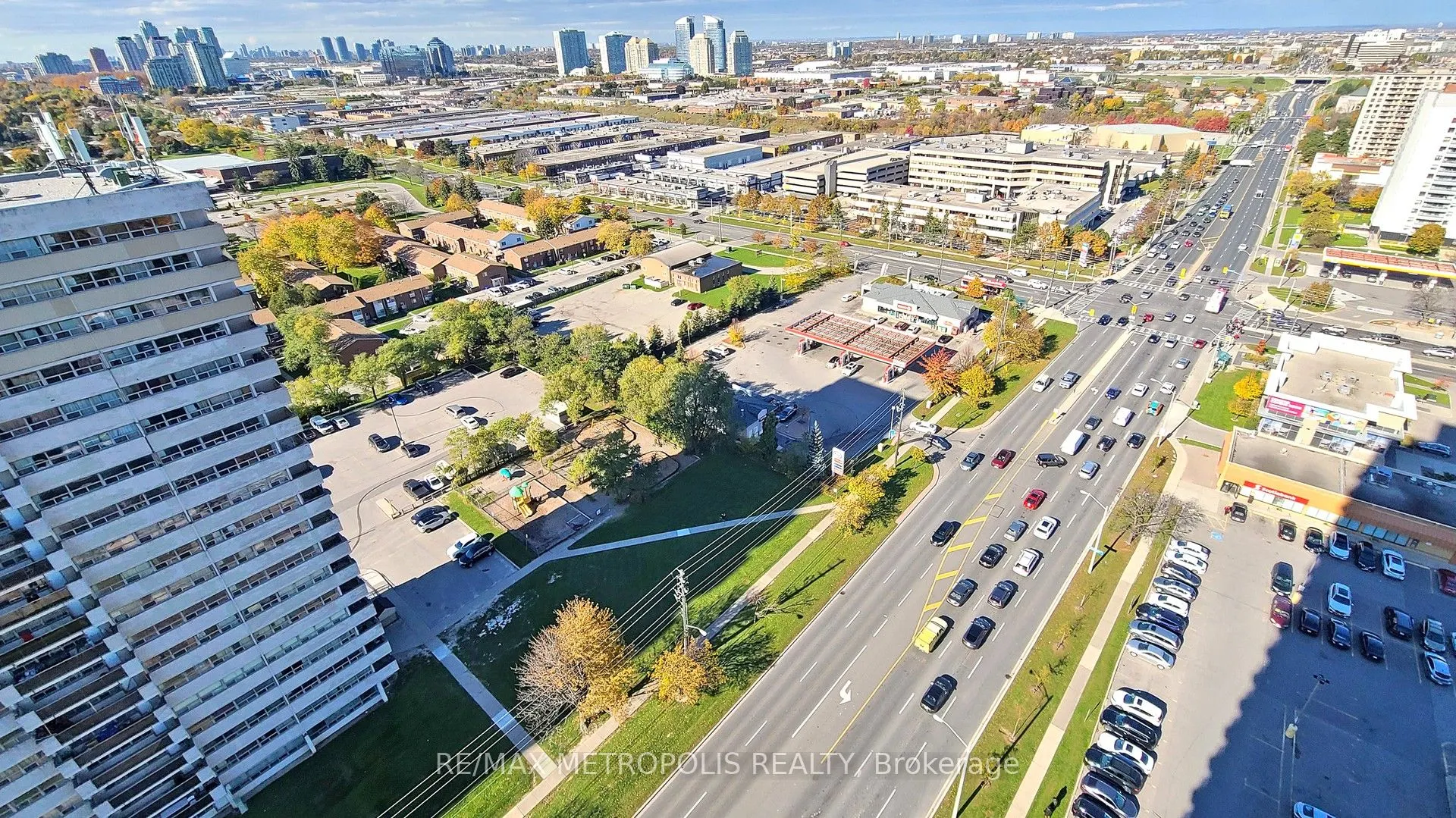 30 Meadowglen Place, #210