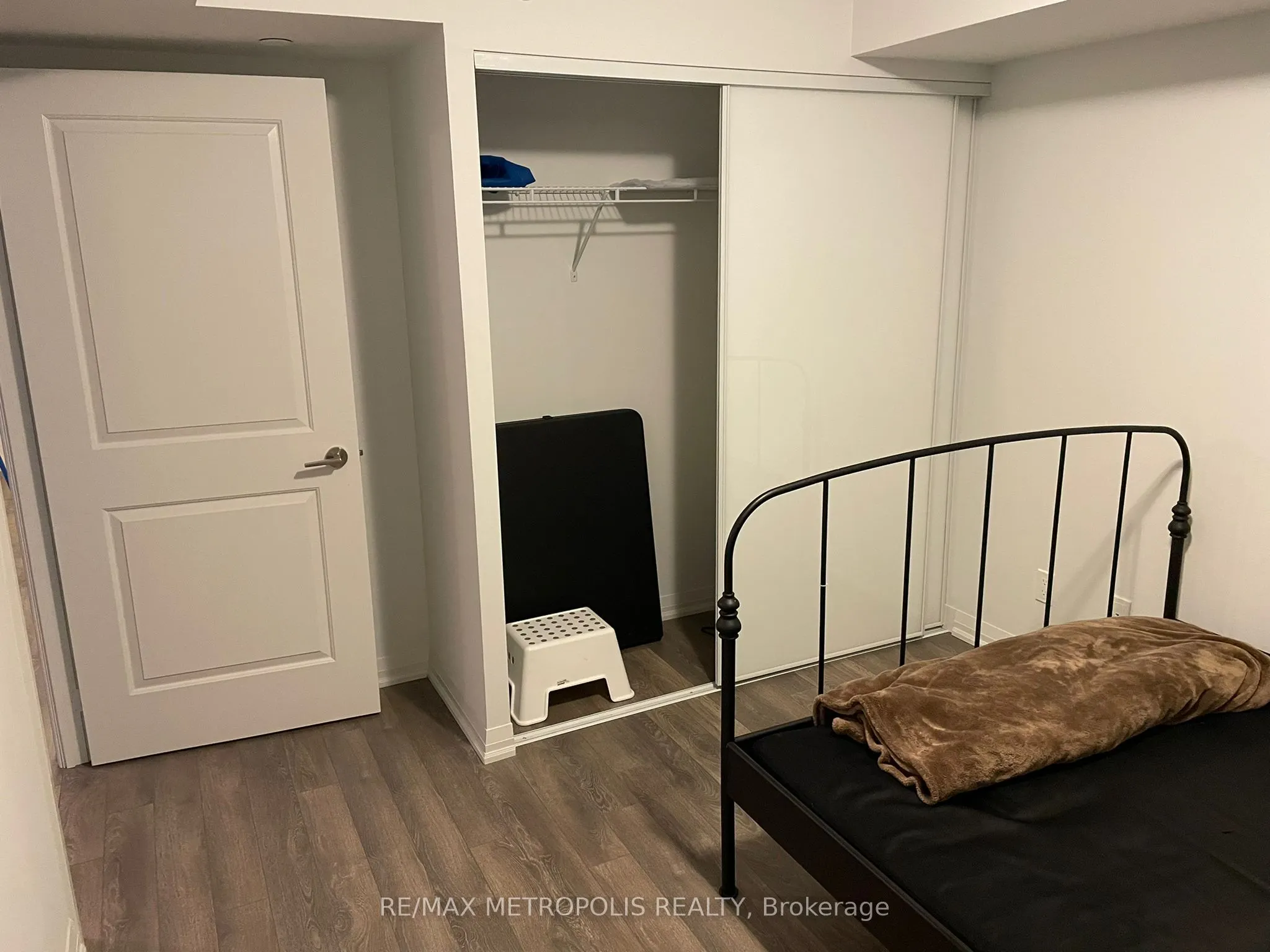 30 Meadowglen Place, #210