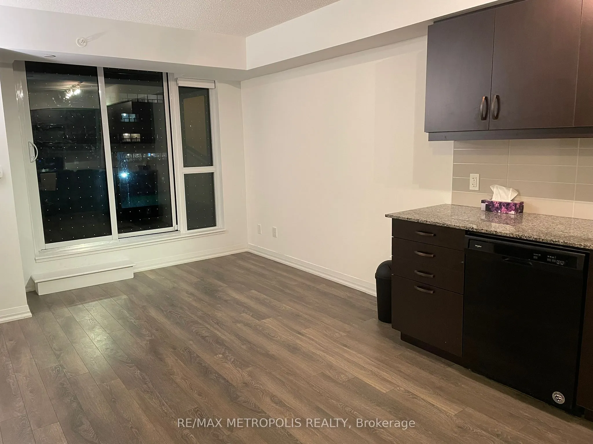 30 Meadowglen Place, #210