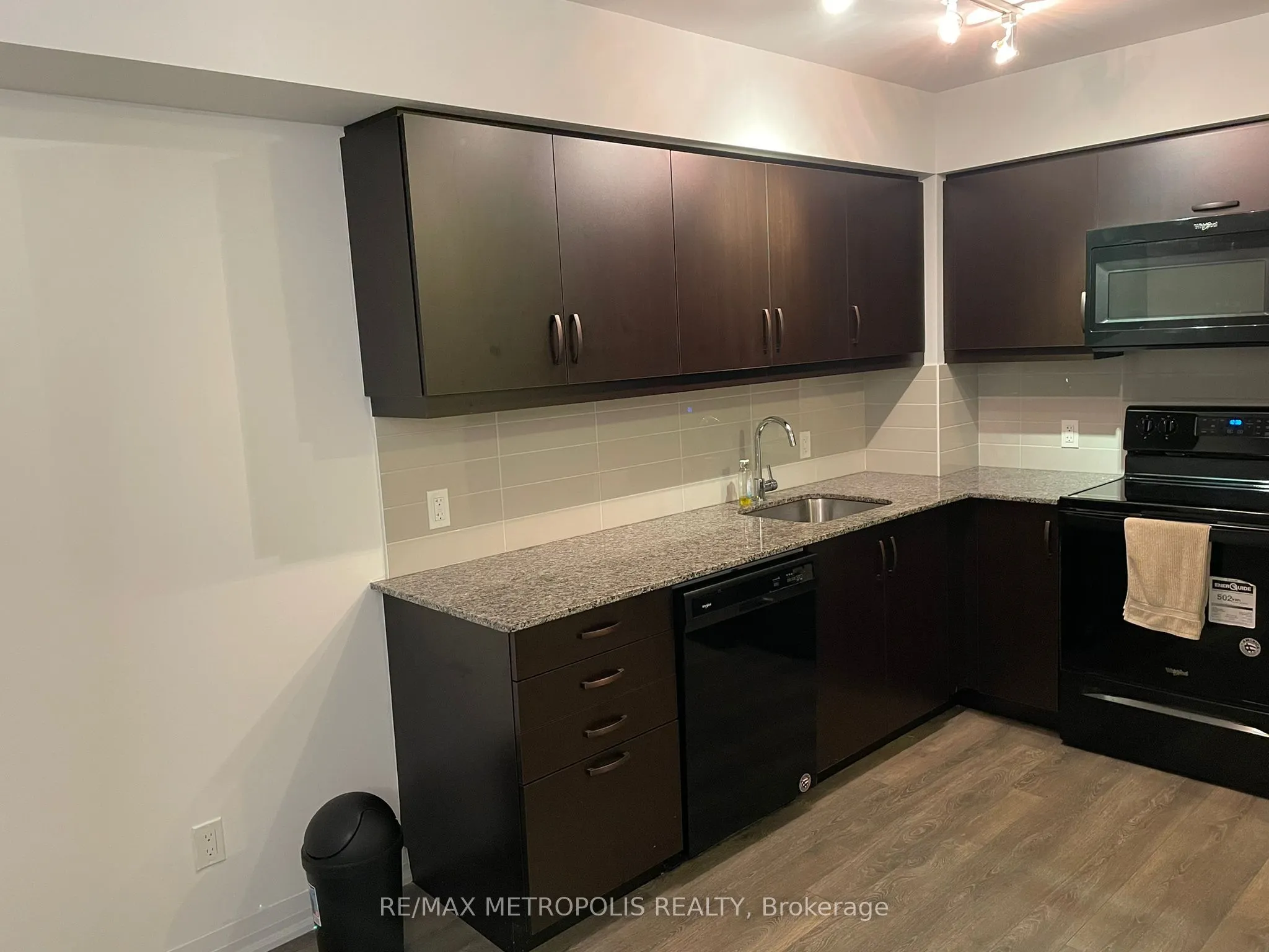 30 Meadowglen Place, #210