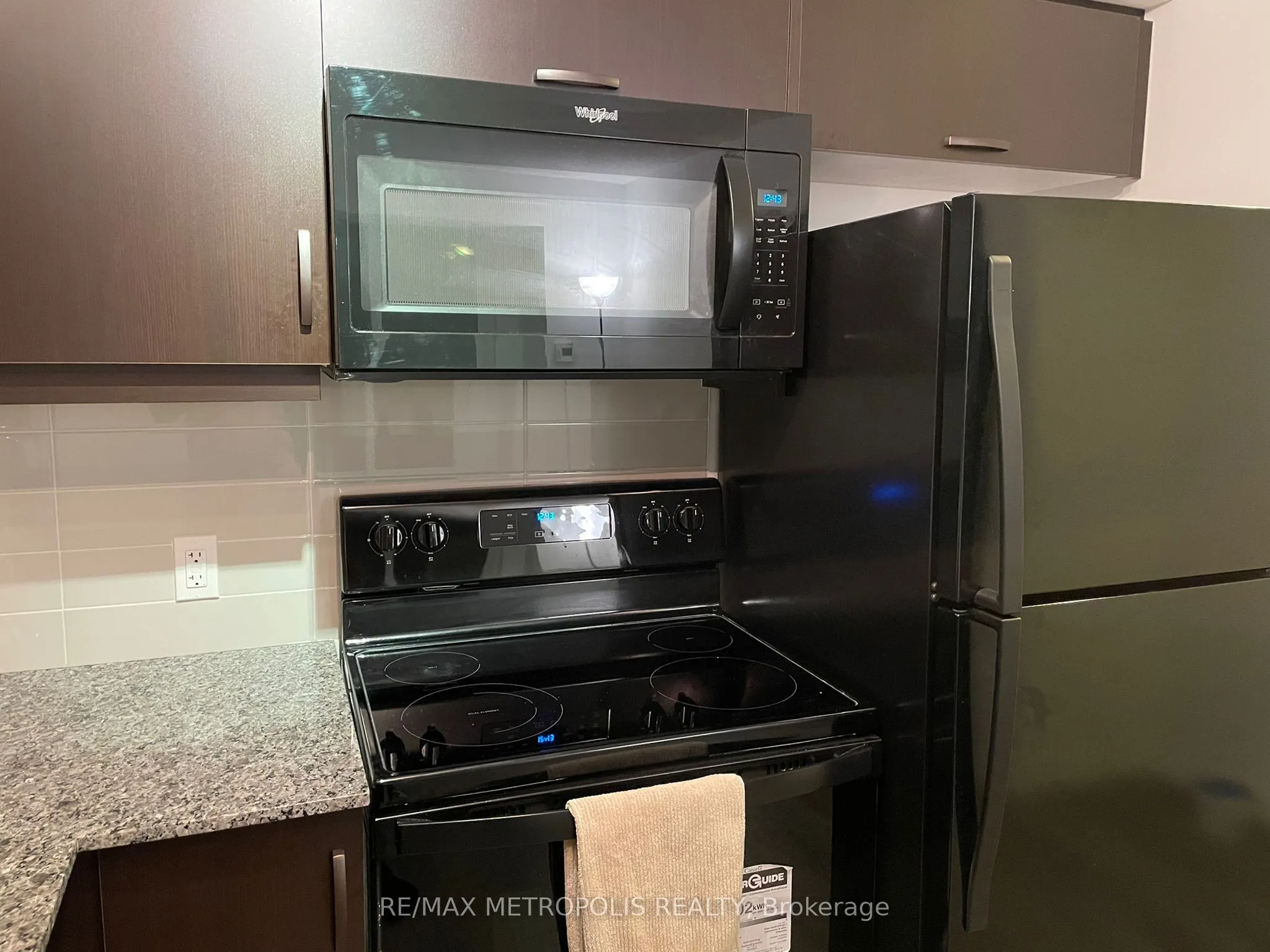 30 Meadowglen Place, #210