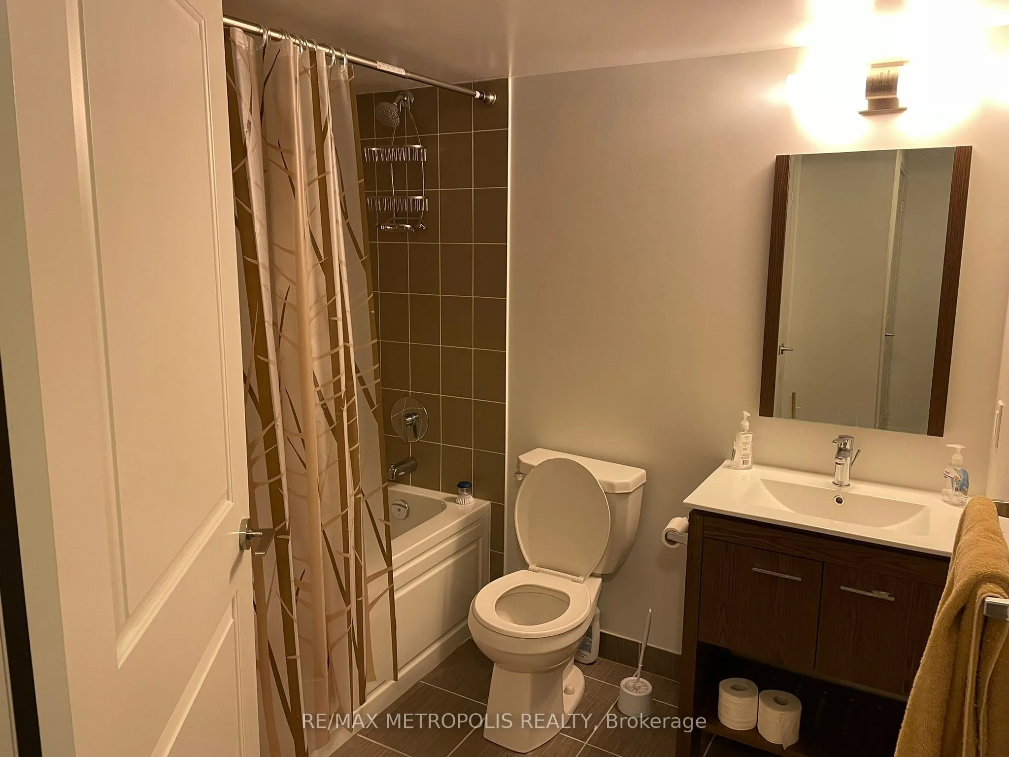 30 Meadowglen Place, #210