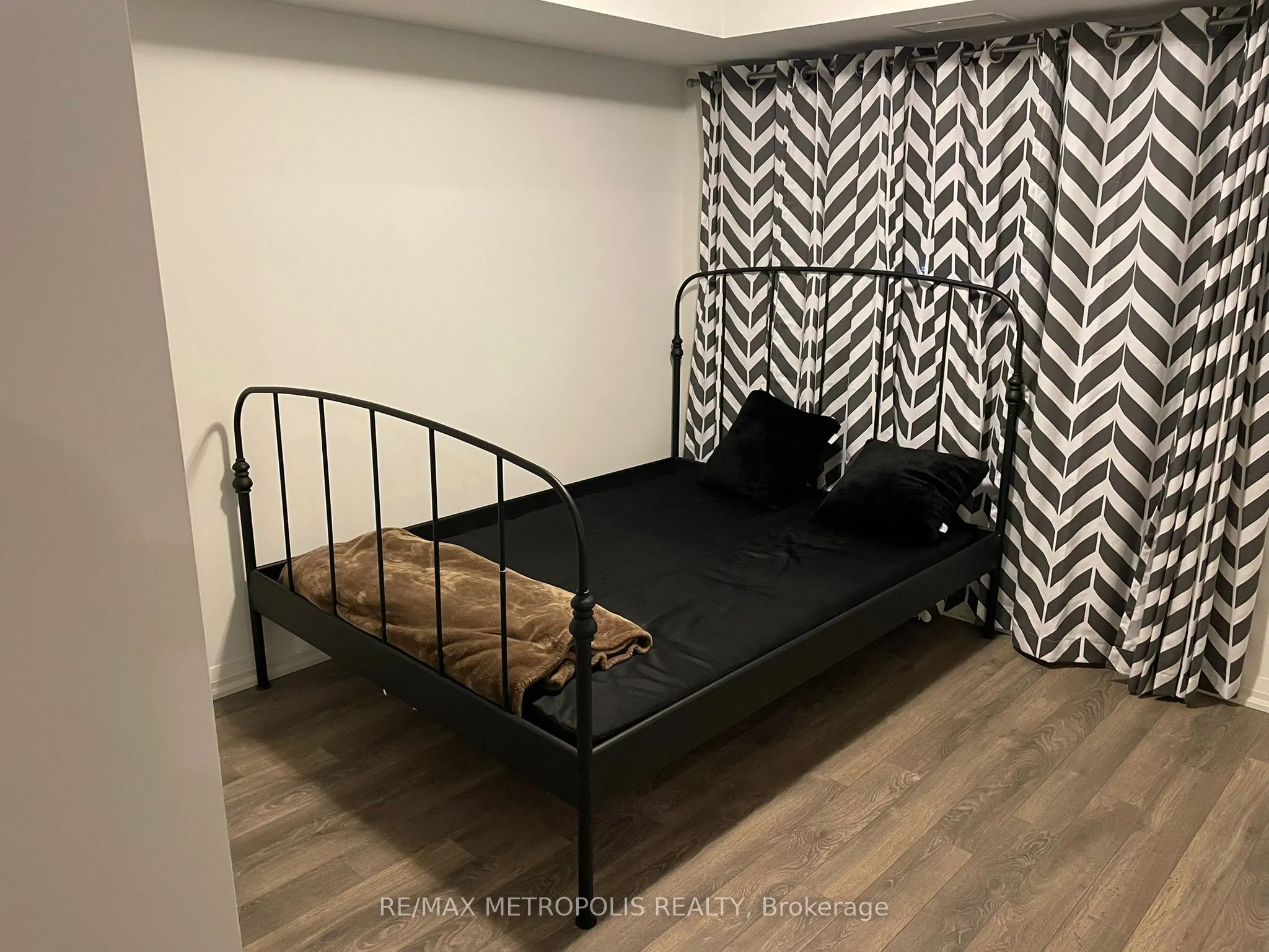30 Meadowglen Place, #210