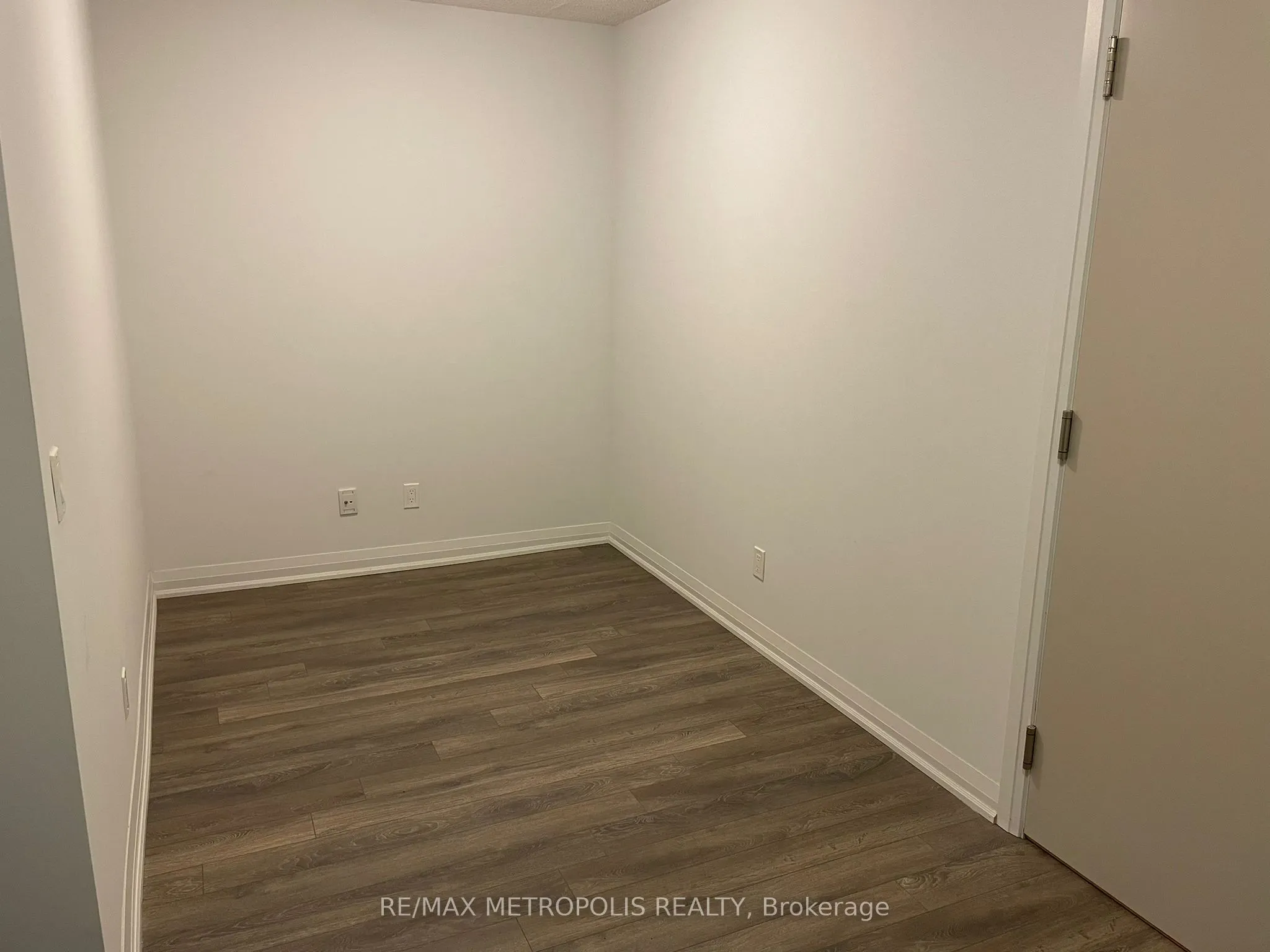 30 Meadowglen Place, #210