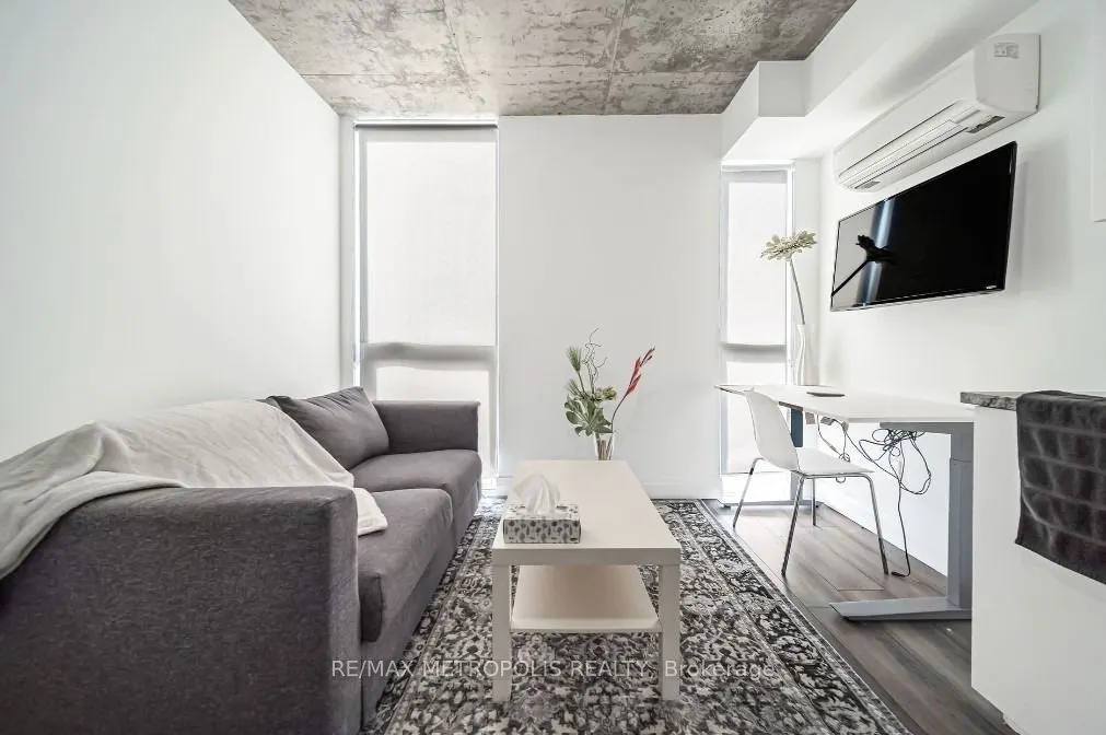 1900 Simcoe Street N, #413