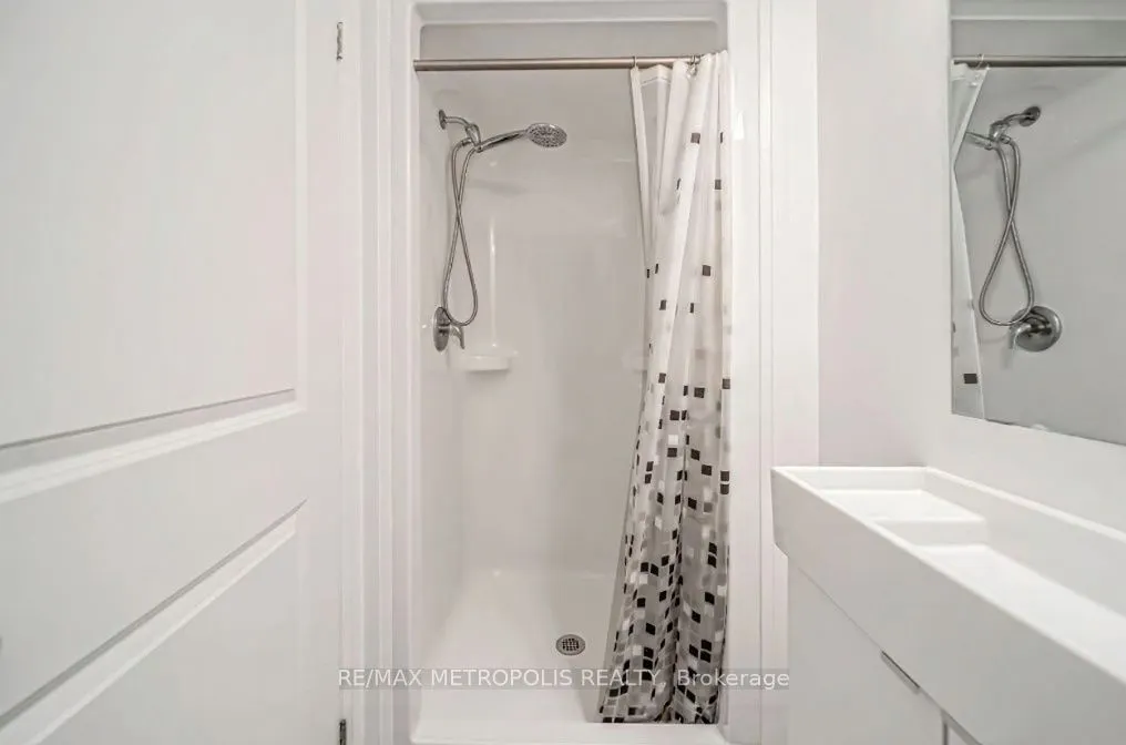 1900 Simcoe Street N, #413