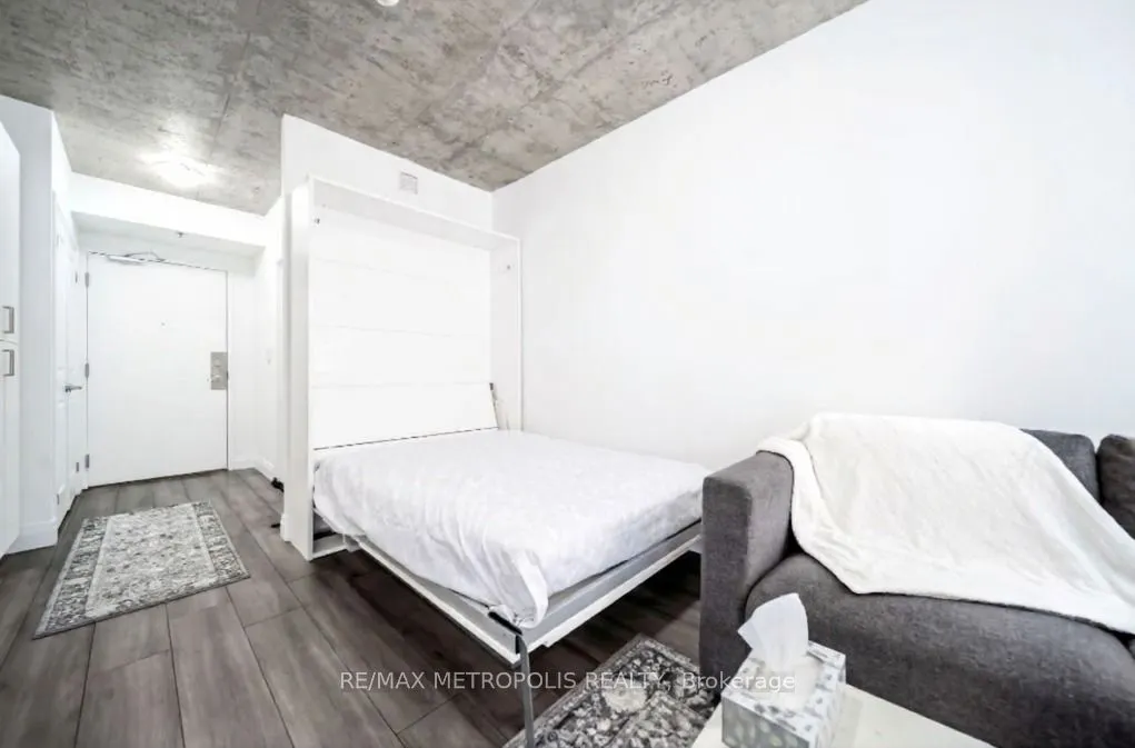 1900 Simcoe Street N, #413
