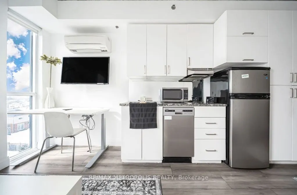1900 Simcoe Street N, #413