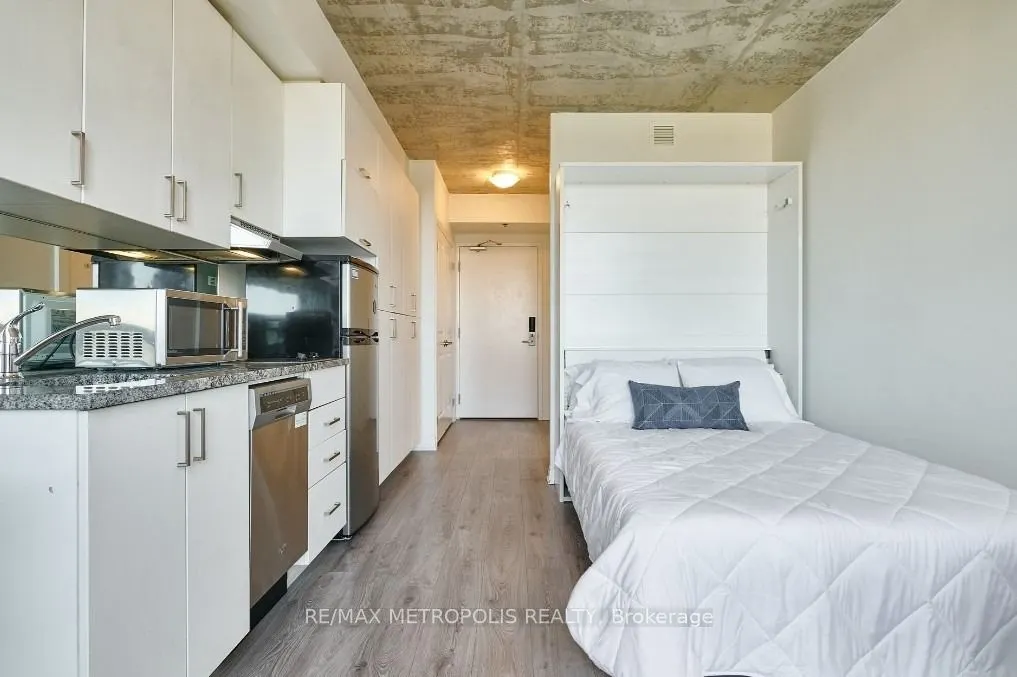 1900 Simcoe Street N, #413