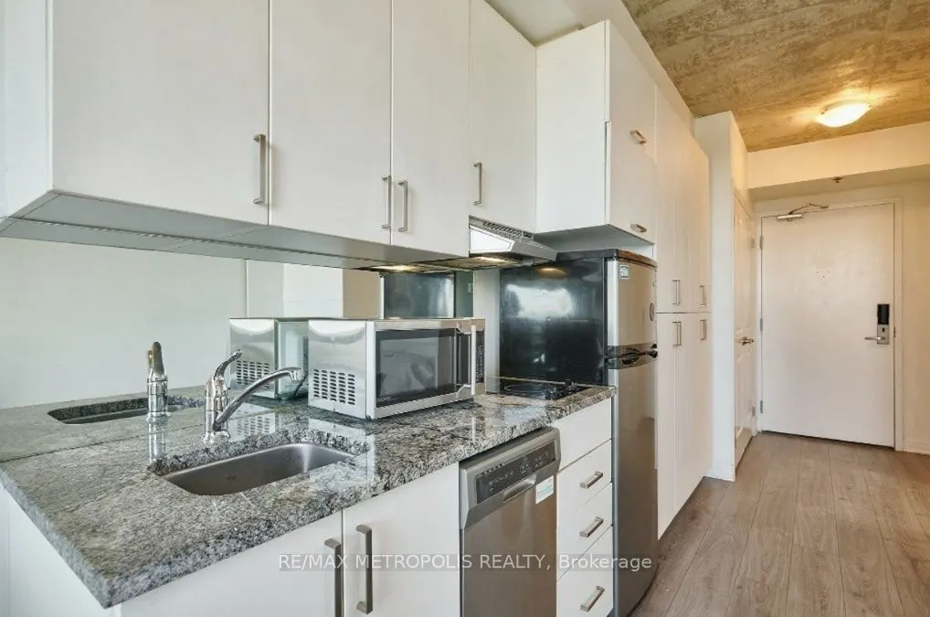 1900 Simcoe Street N, #413