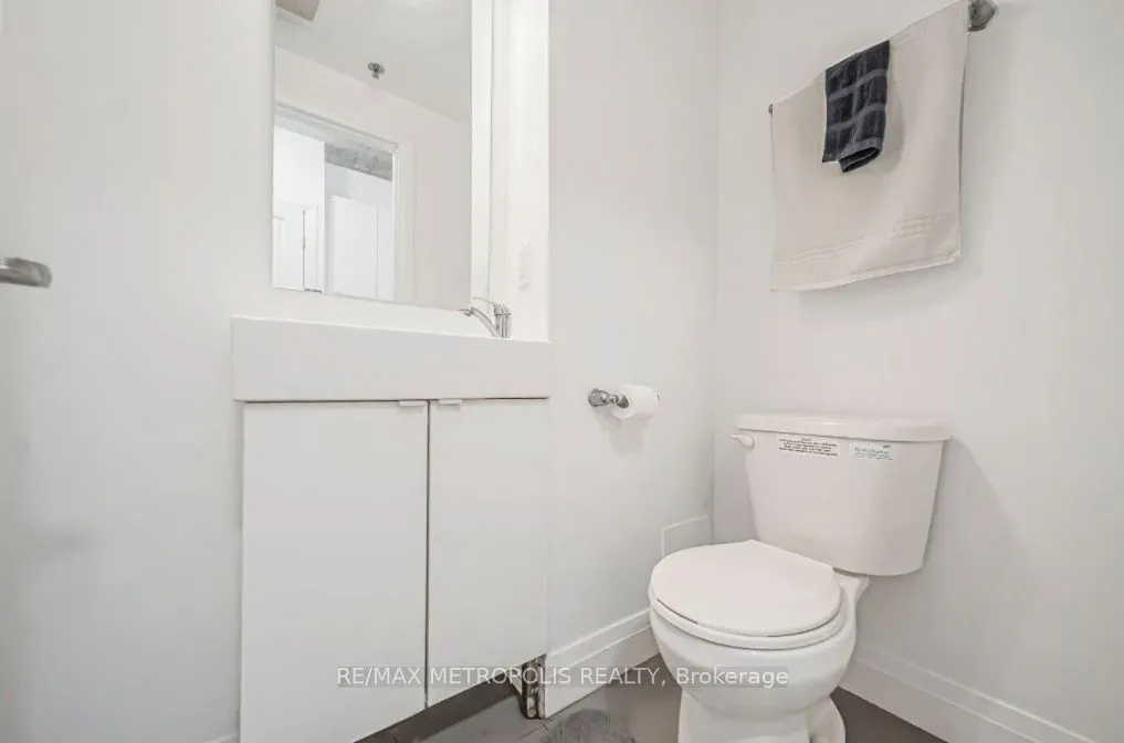 1900 Simcoe Street N, #413