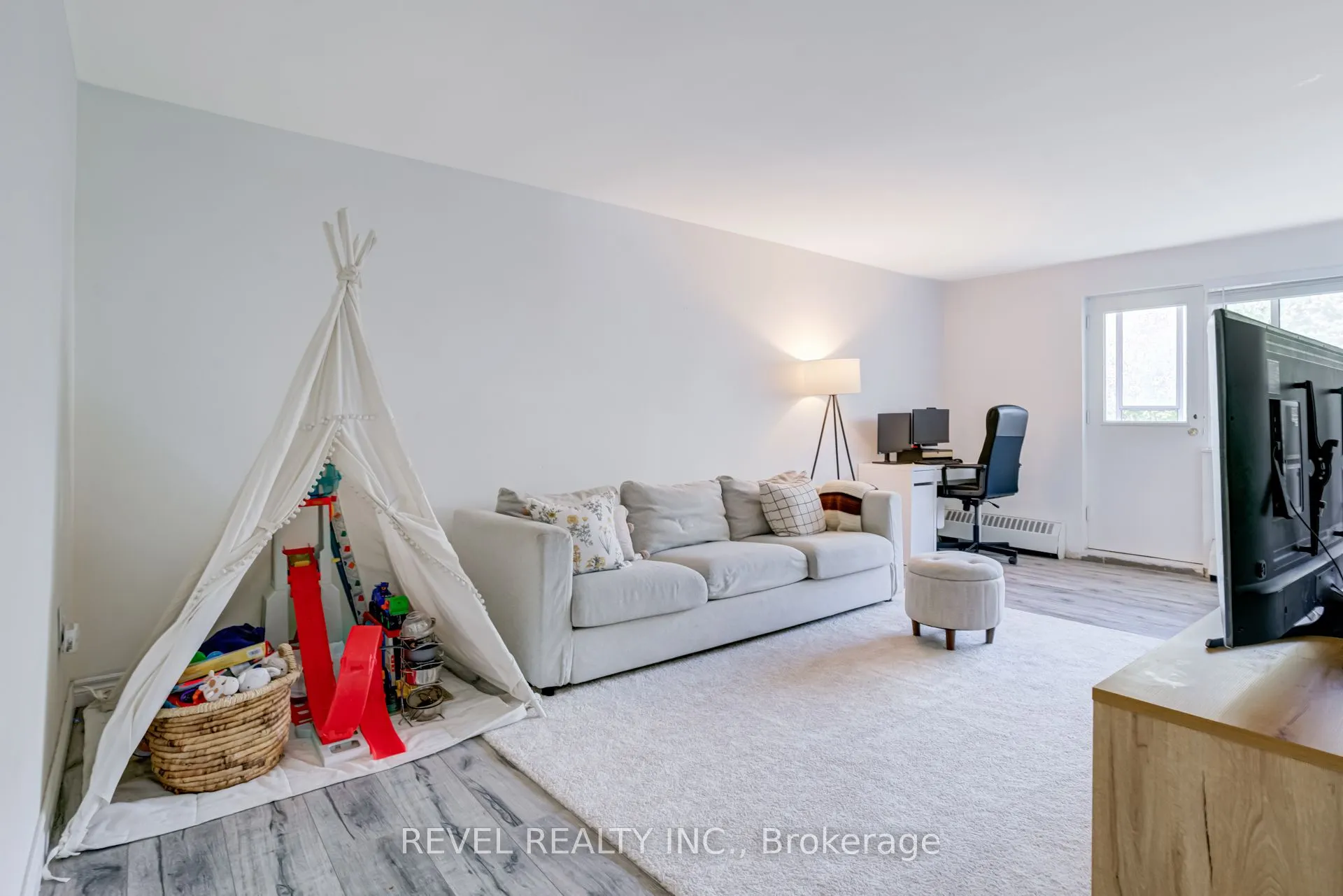 936 Glen Street, #512