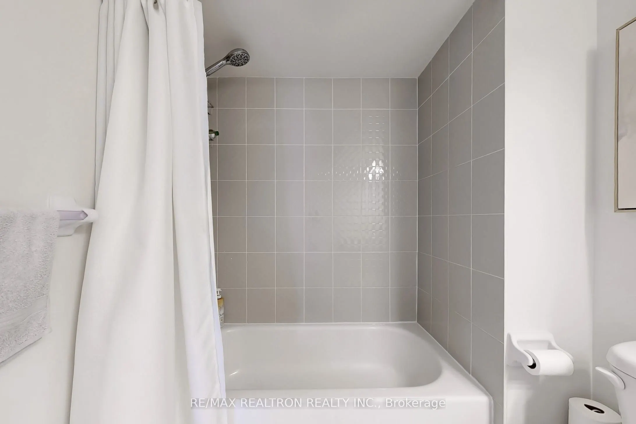 2472 Rosedrop Path, #215