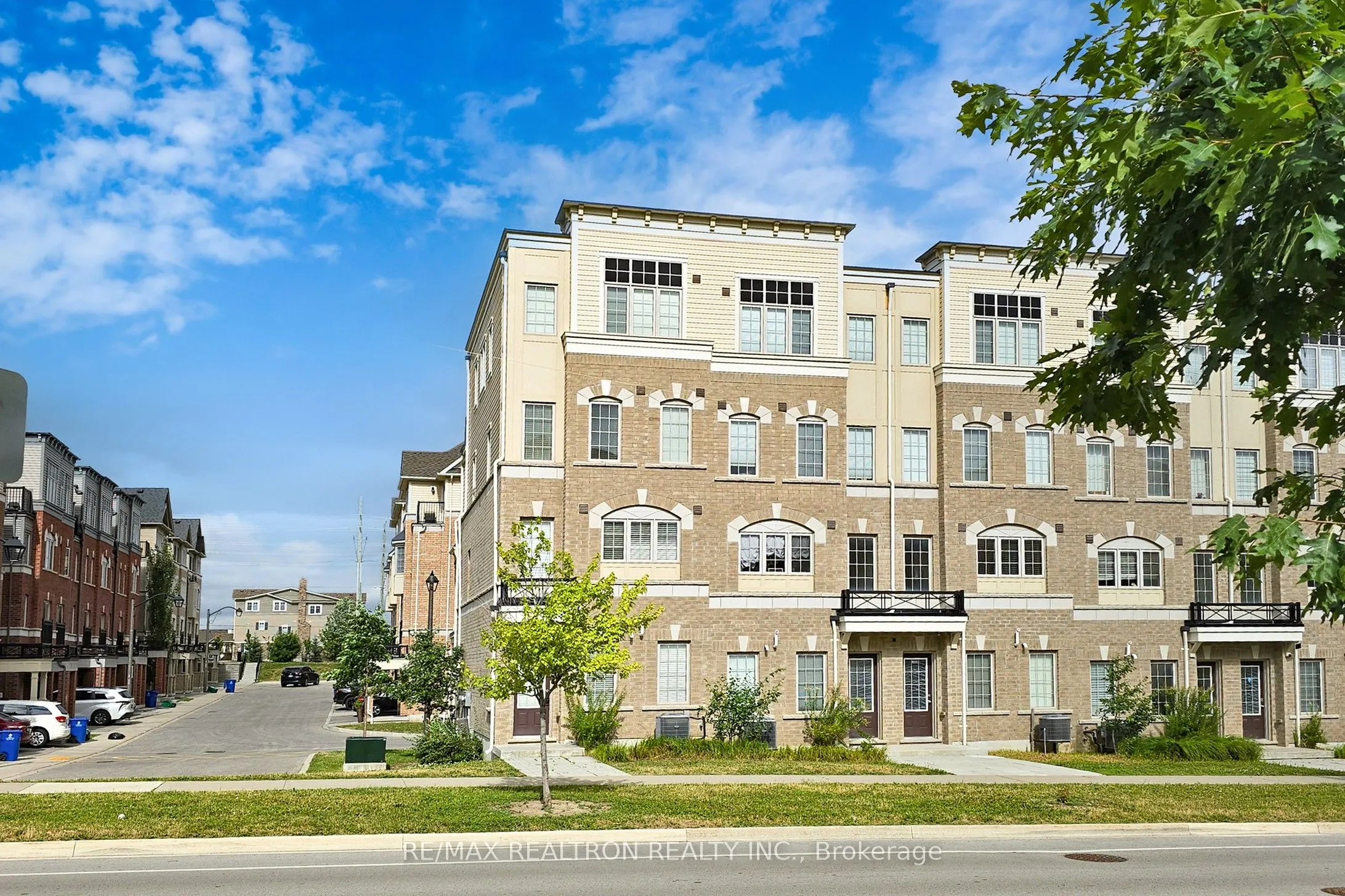 2472 Rosedrop Path, #215