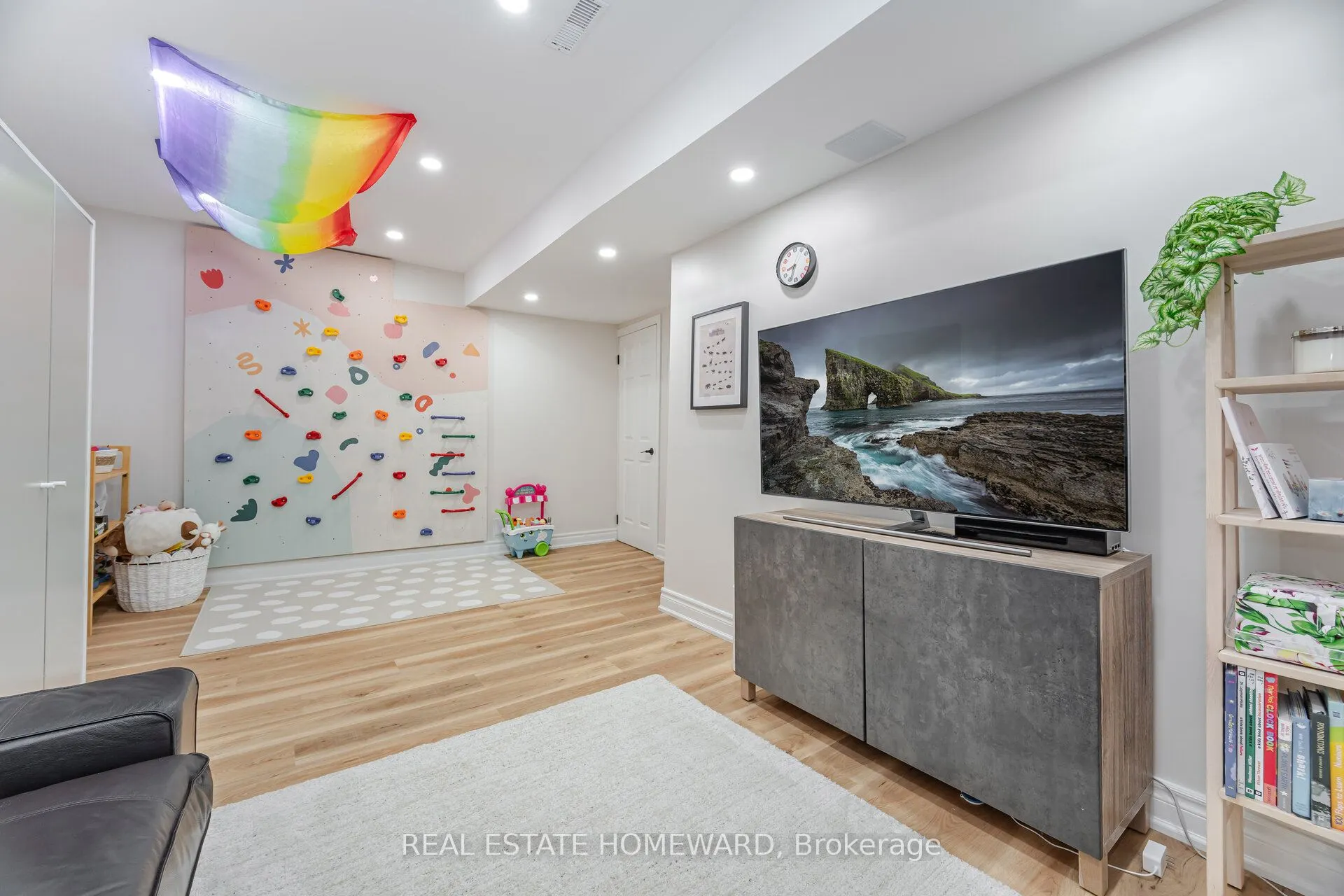 229 Jeffery Street, #28