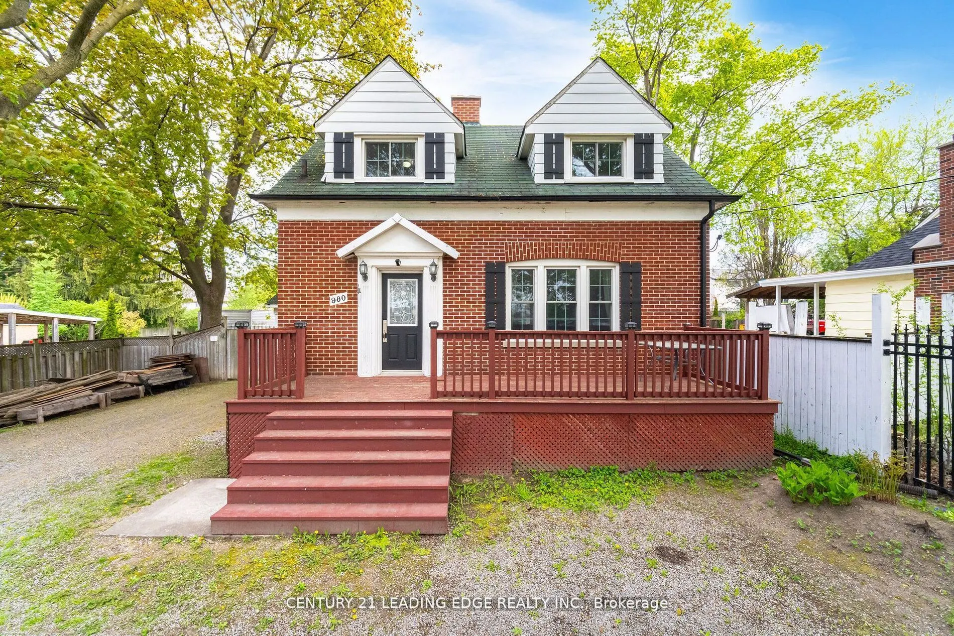 980 King Street E