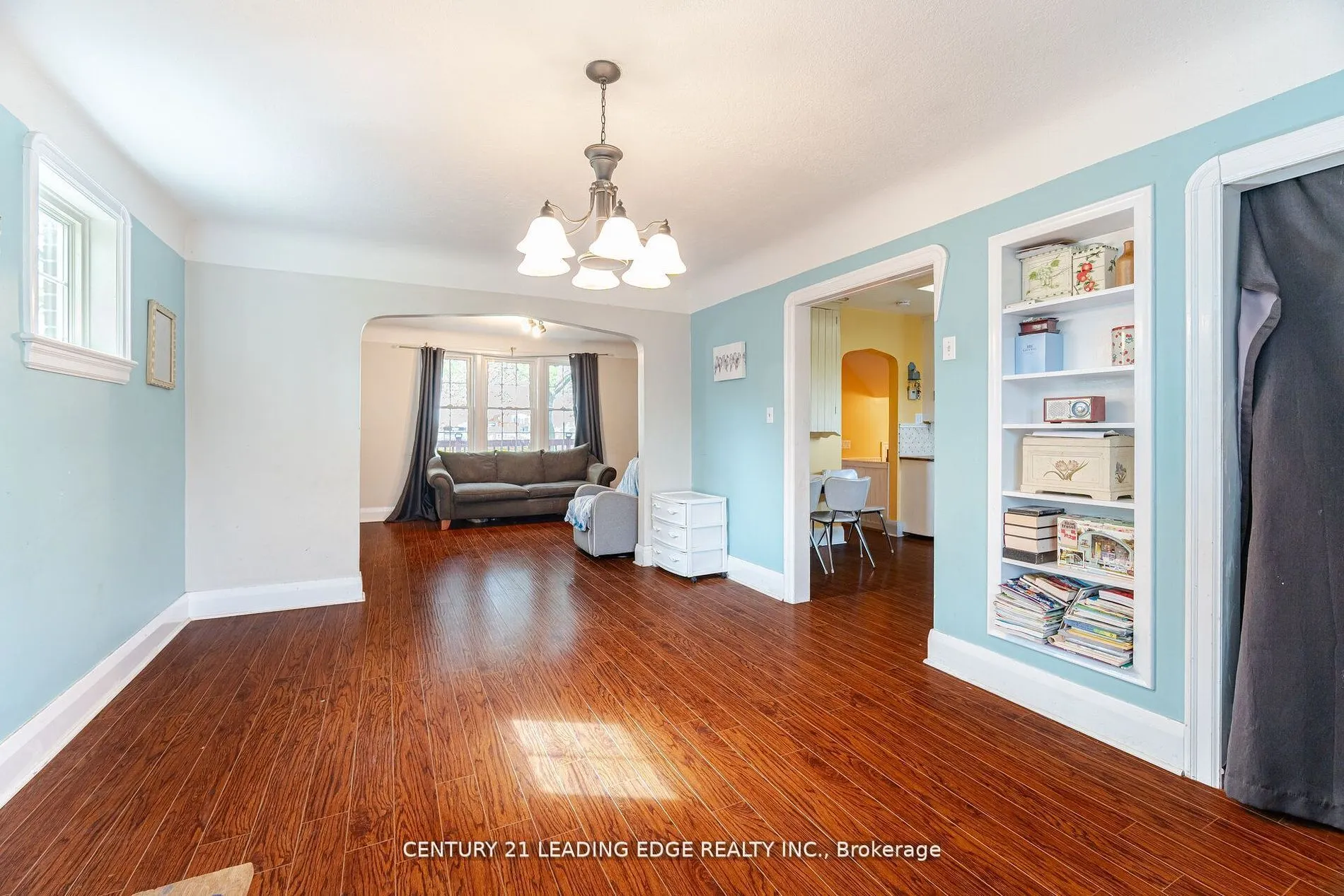 980 King Street E
