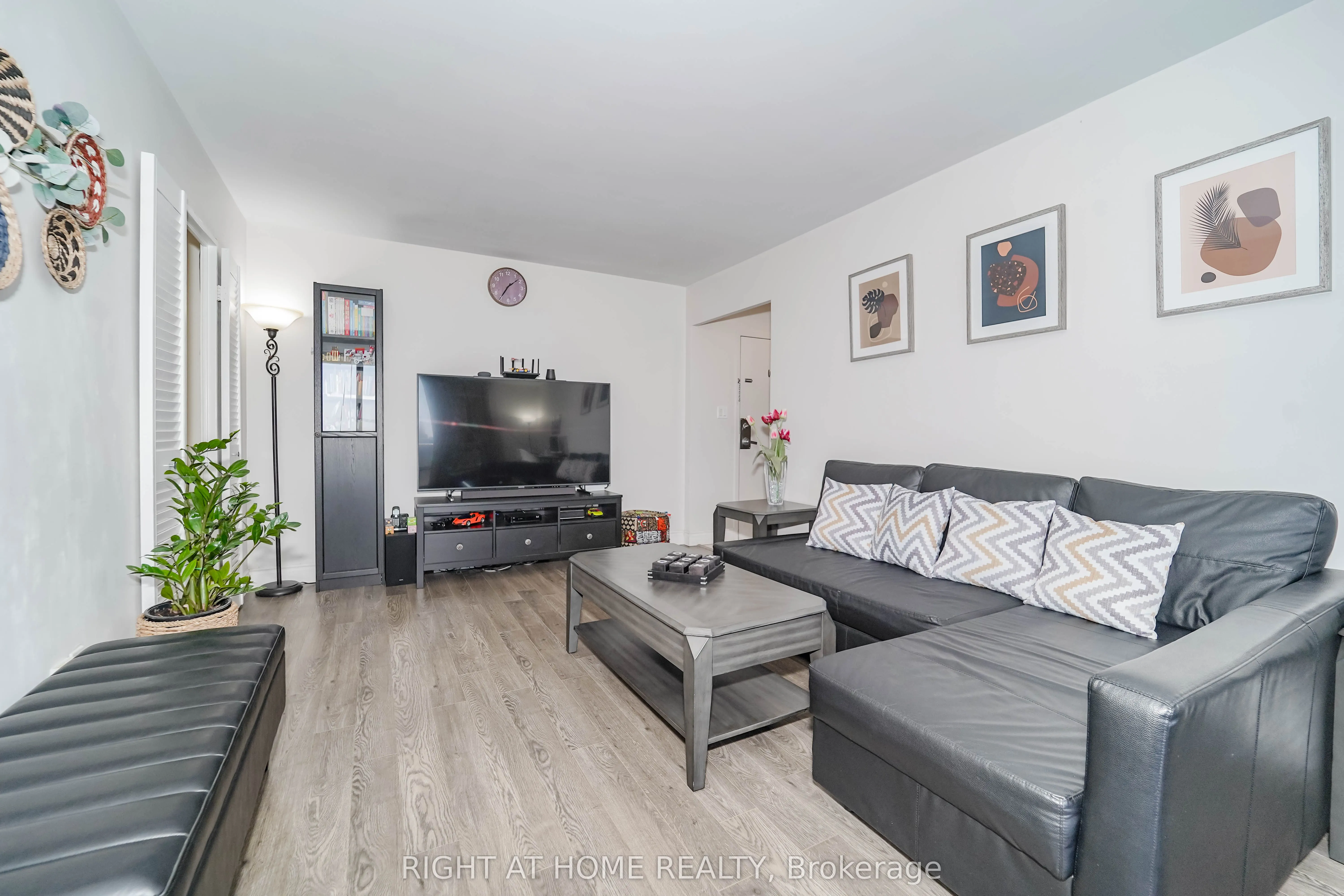 1 Massey Square, #1611
