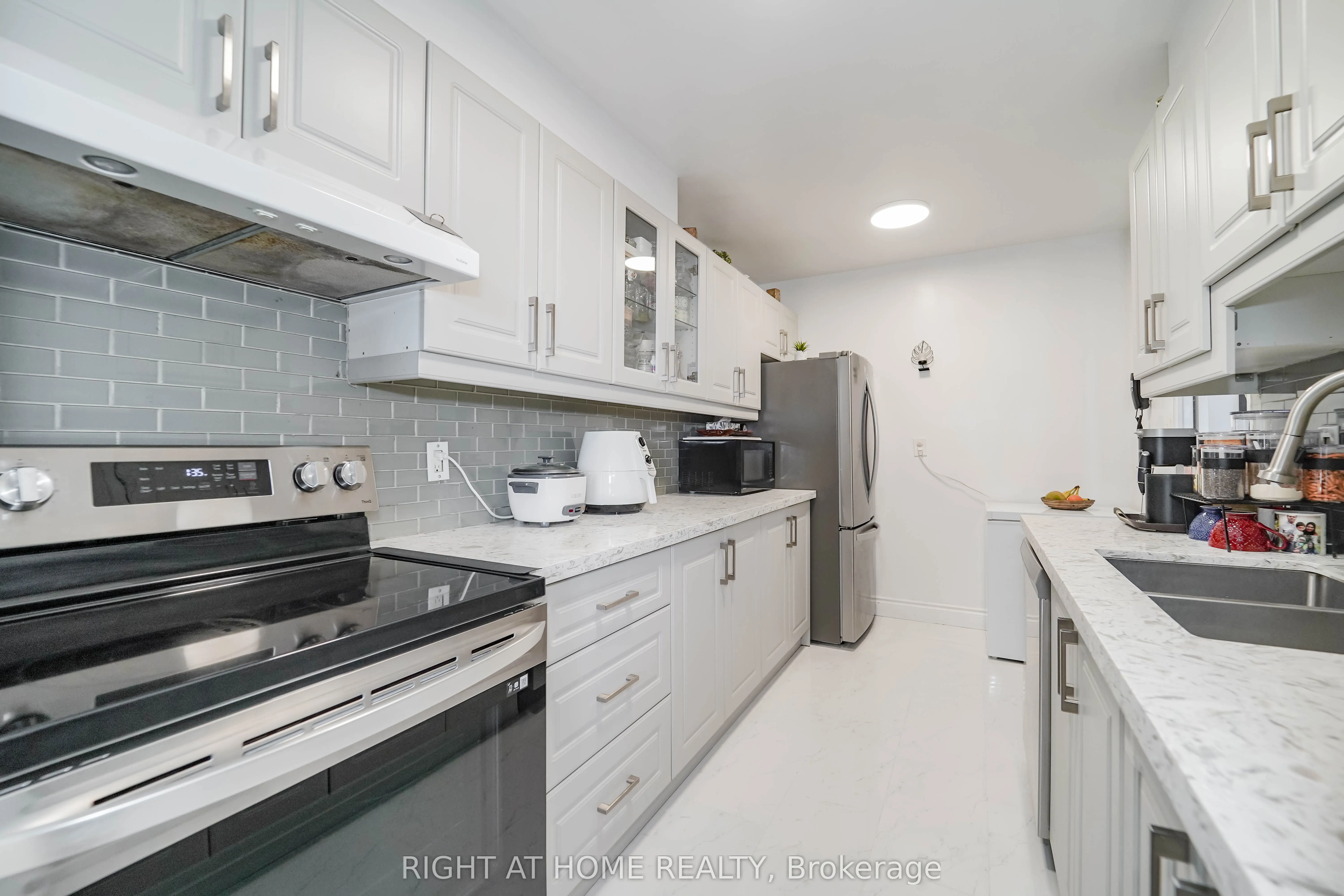 1 Massey Square, #1611
