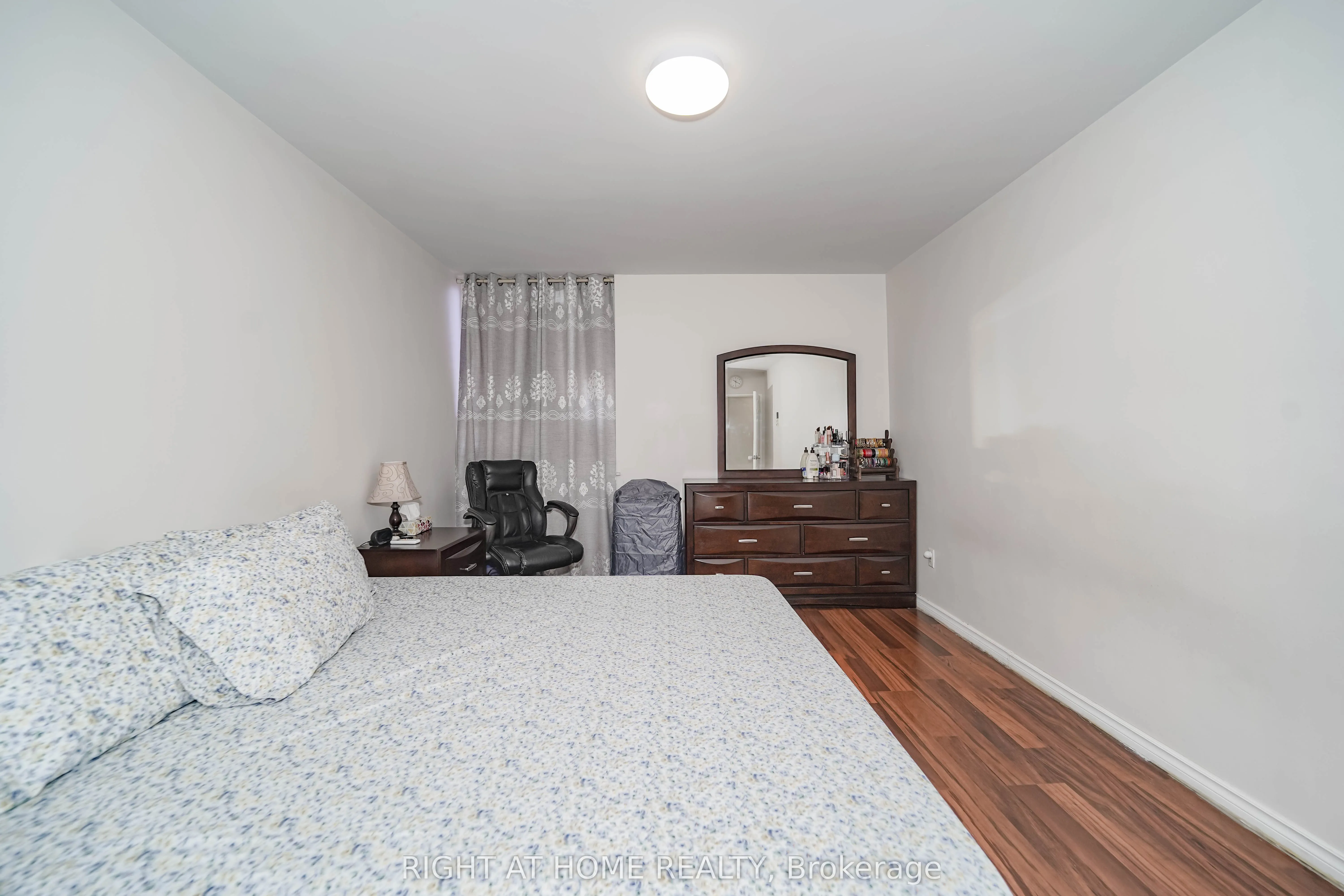 1 Massey Square, #1611