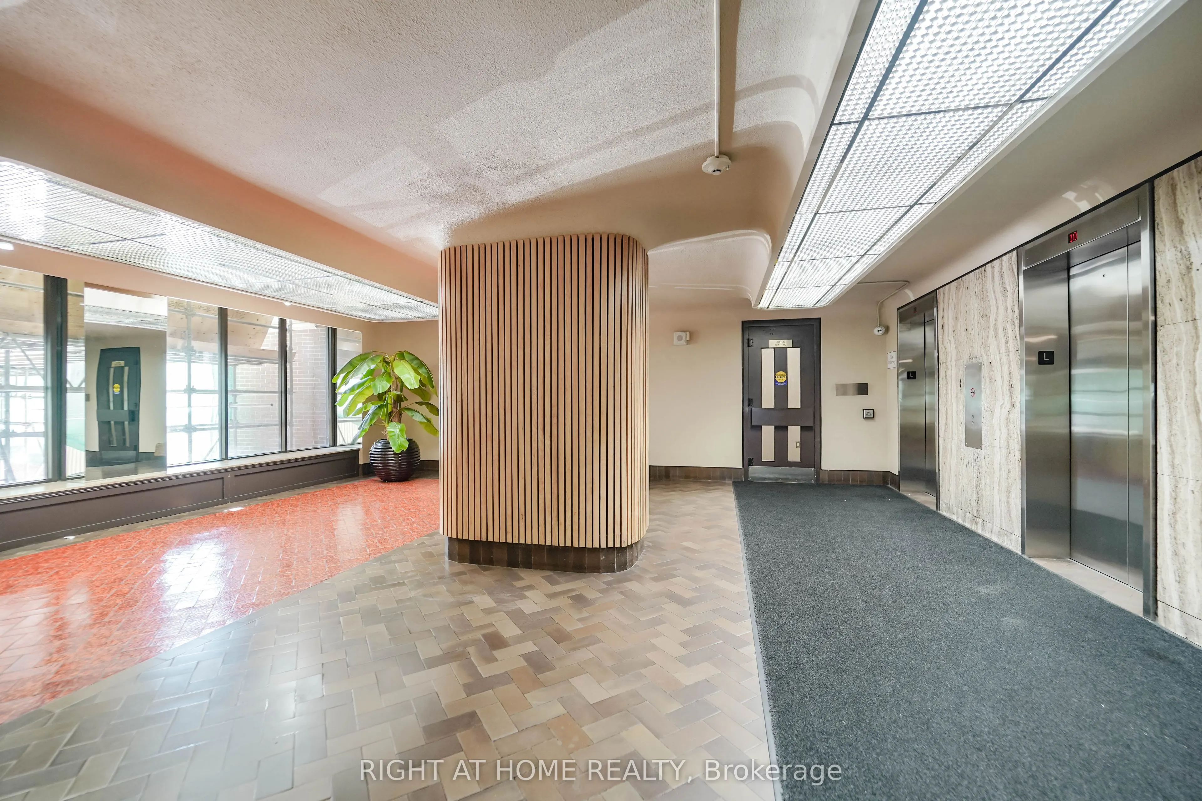 1 Massey Square, #1611