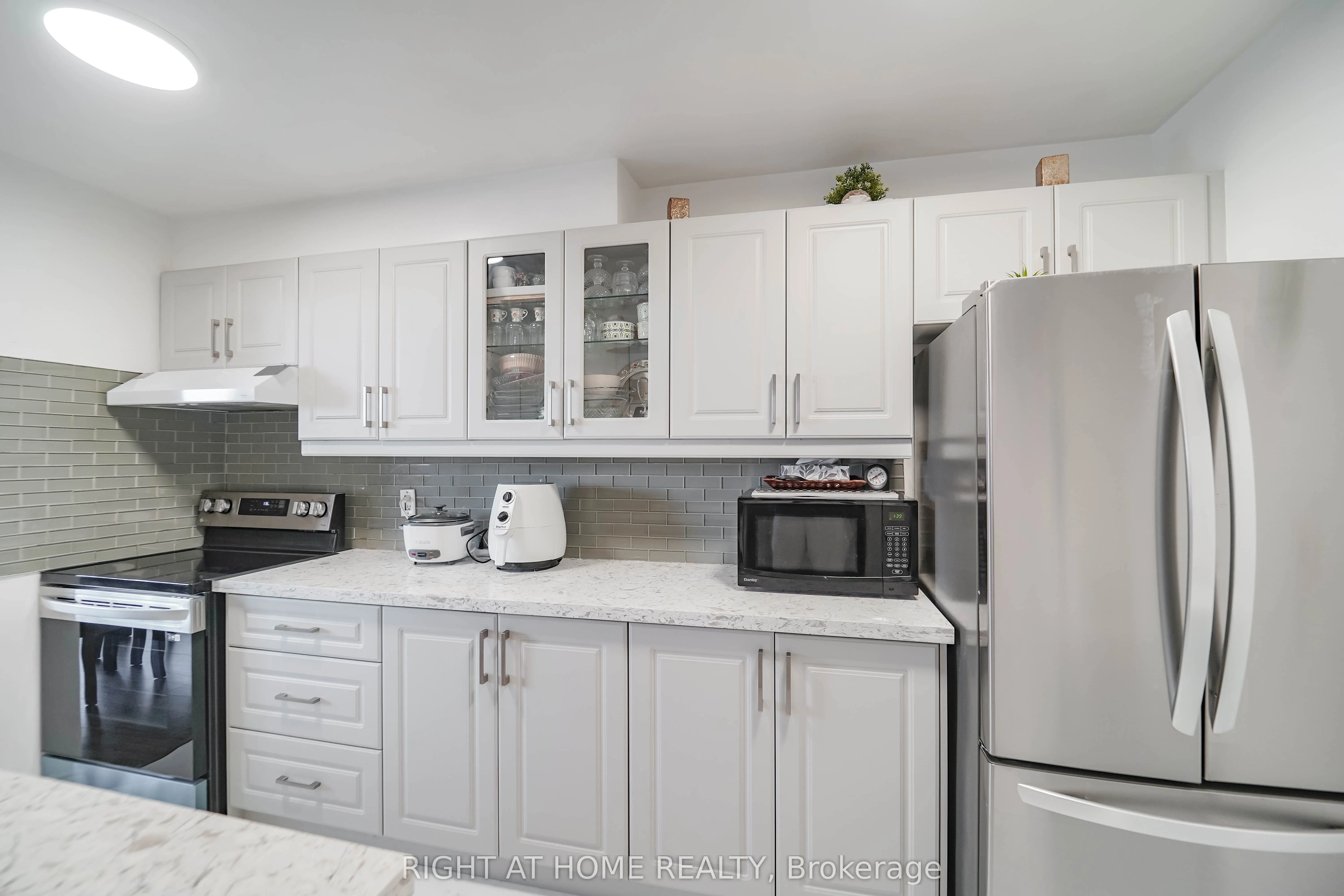 1 Massey Square, #1611