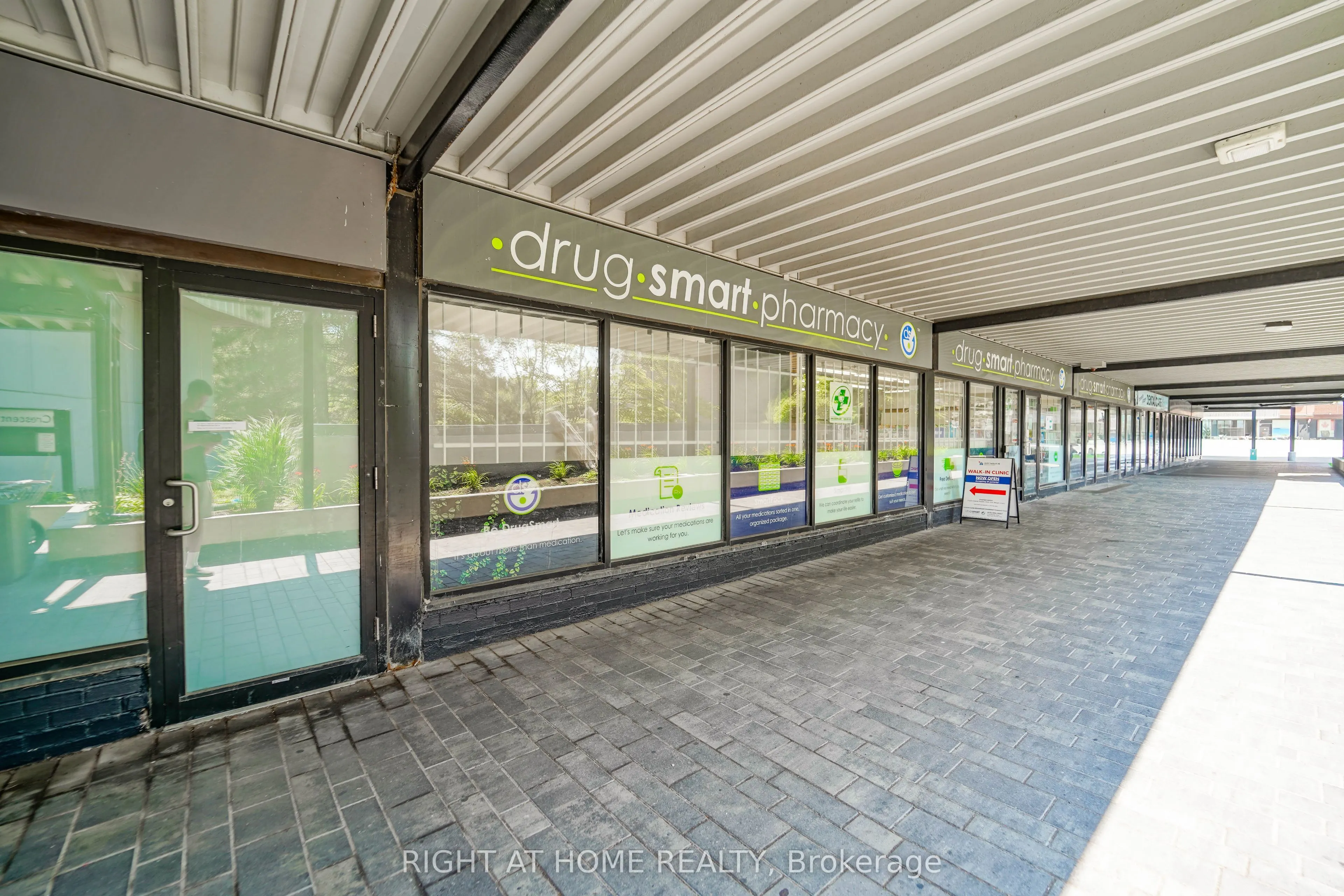 1 Massey Square, #1611